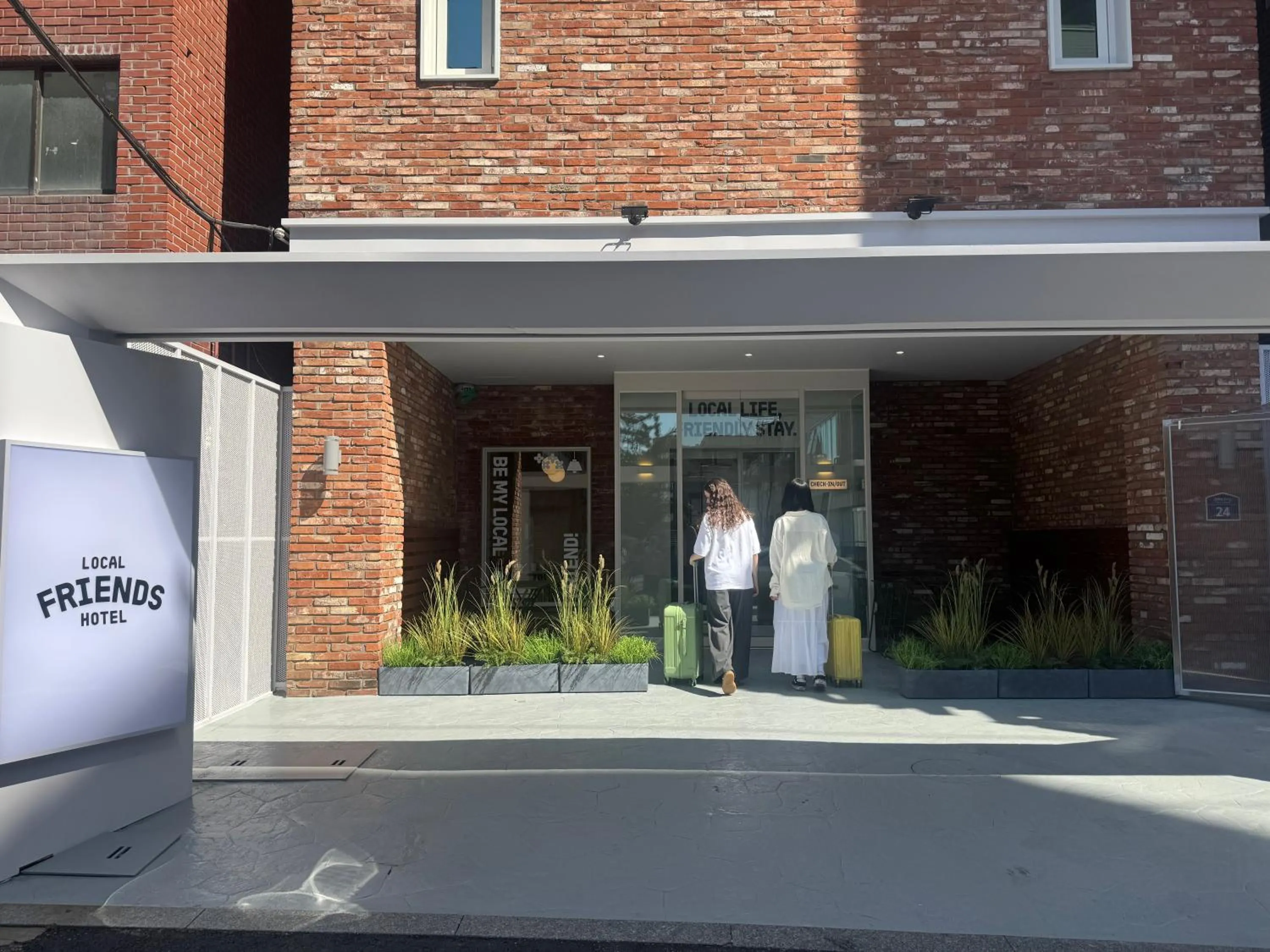 Local Friends Hotel Sinchon