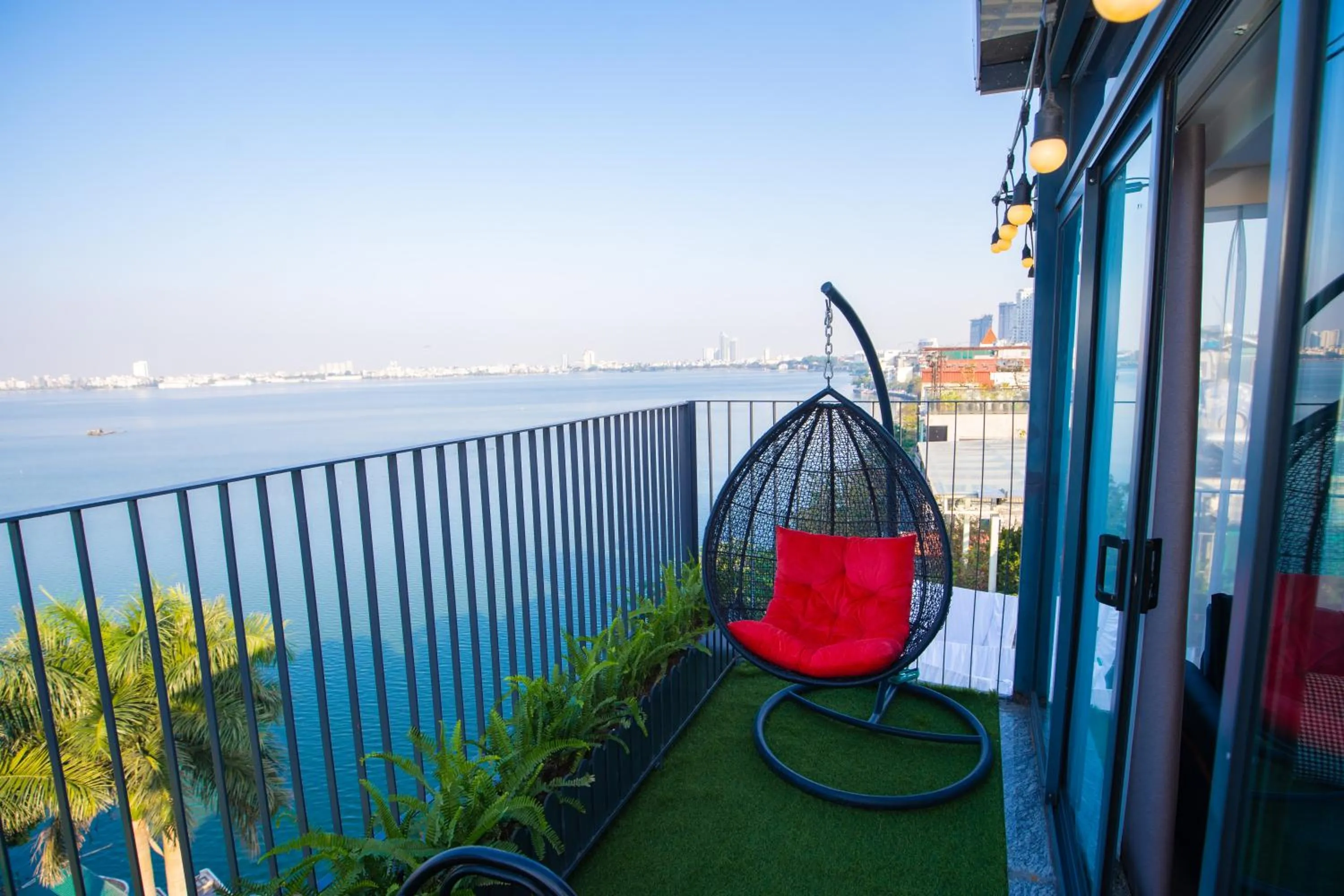 Day in Lake View Hotel