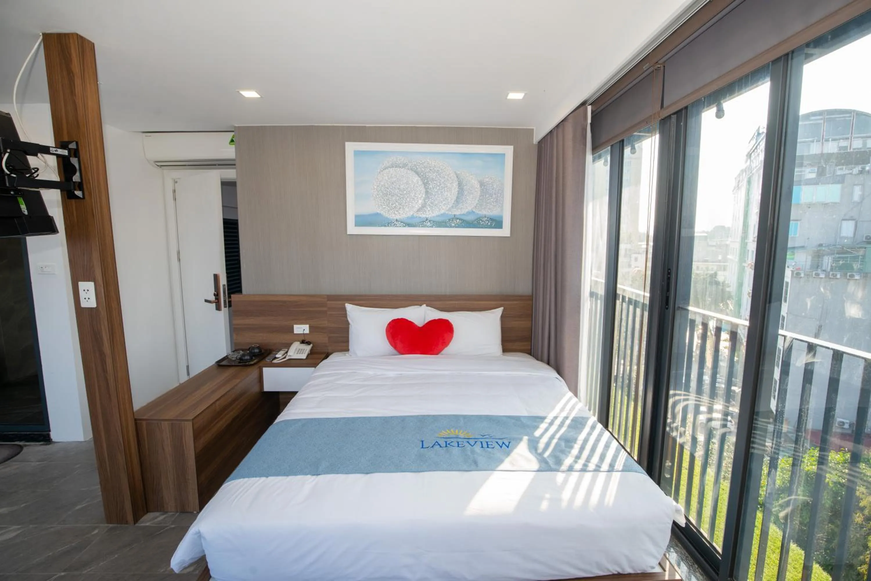 Bed in Lake View Hotel