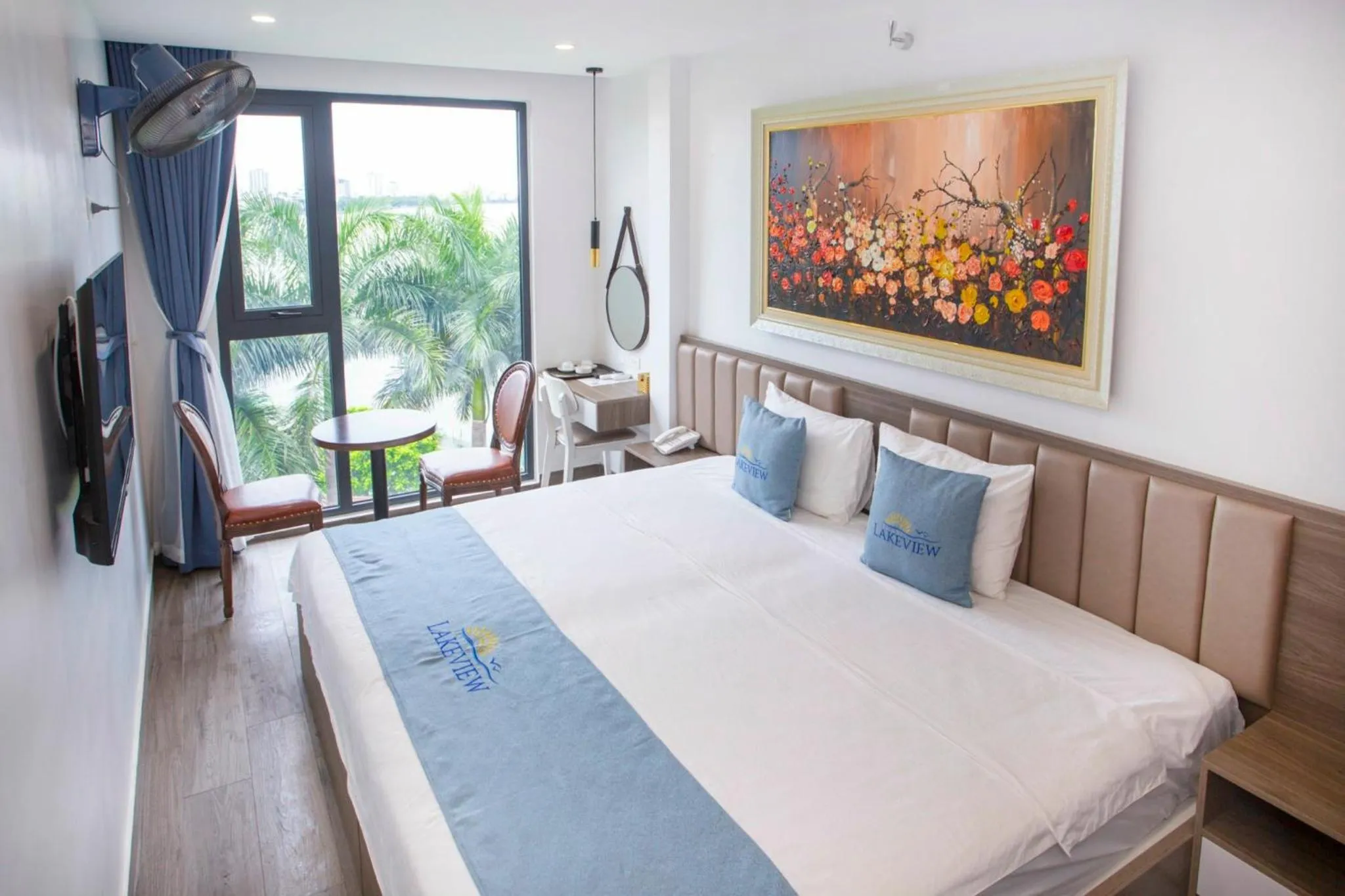 Bed in Lake View Hotel