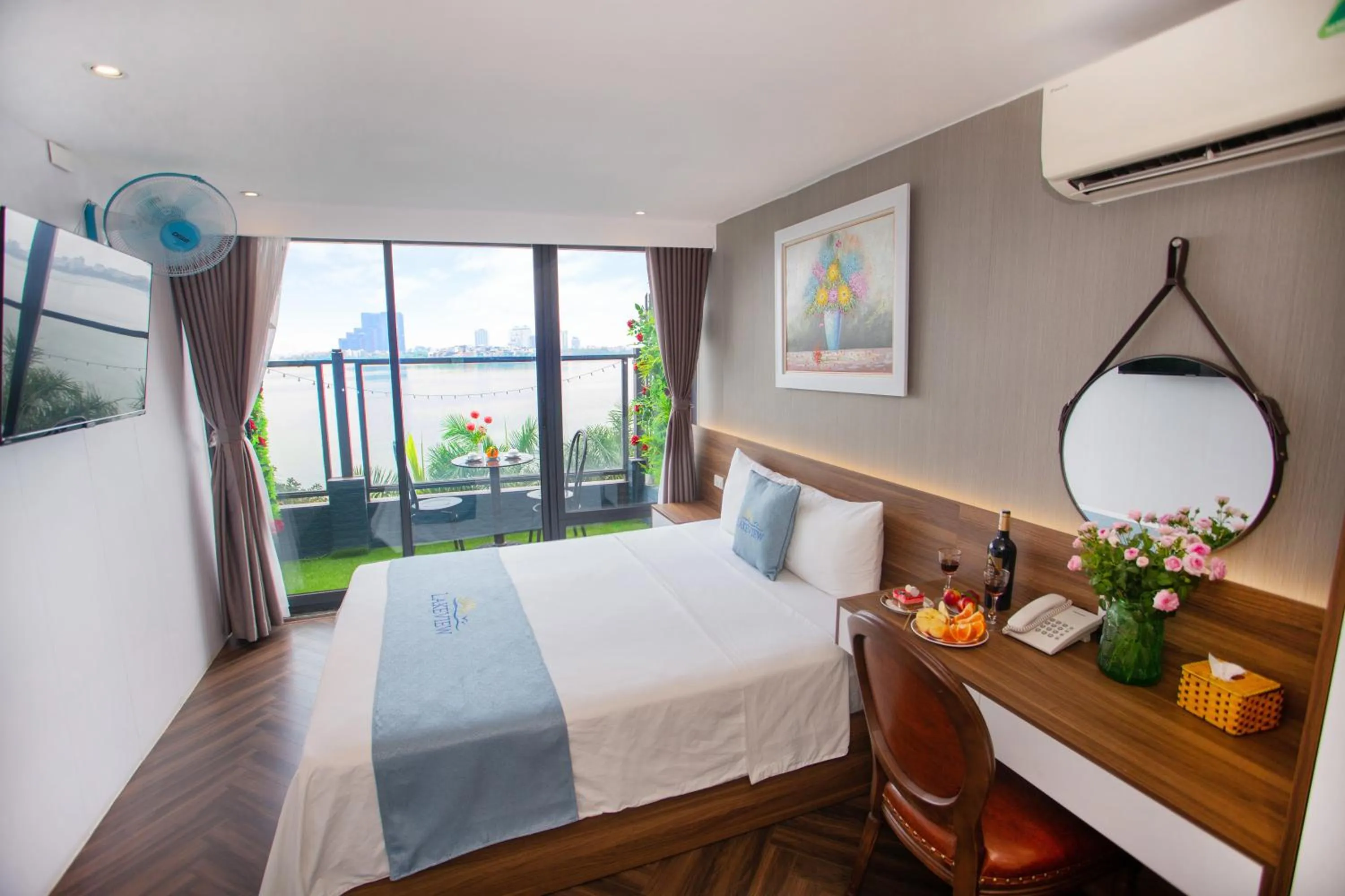 Bed in Lake View Hotel