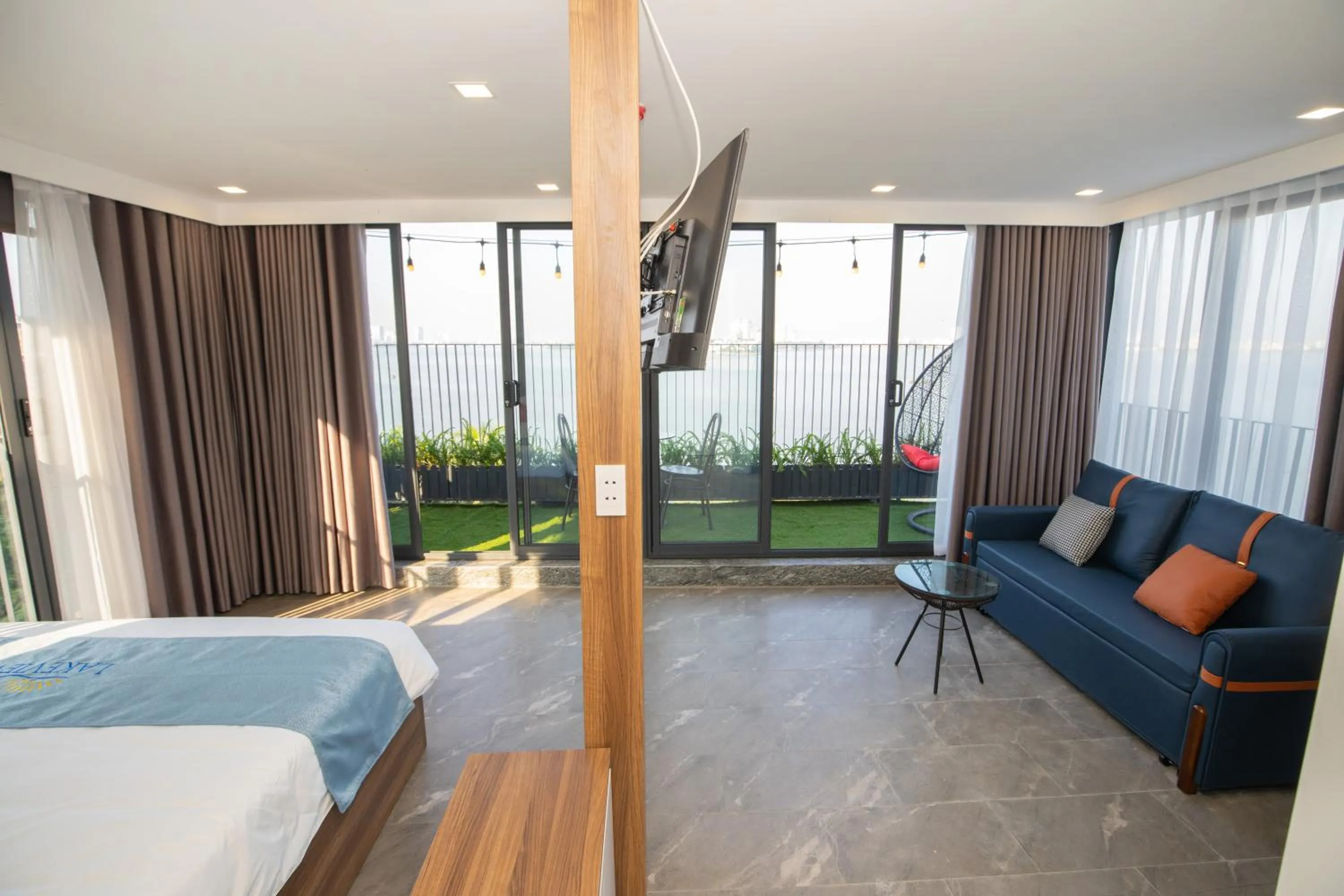 Bed in Lake View Hotel