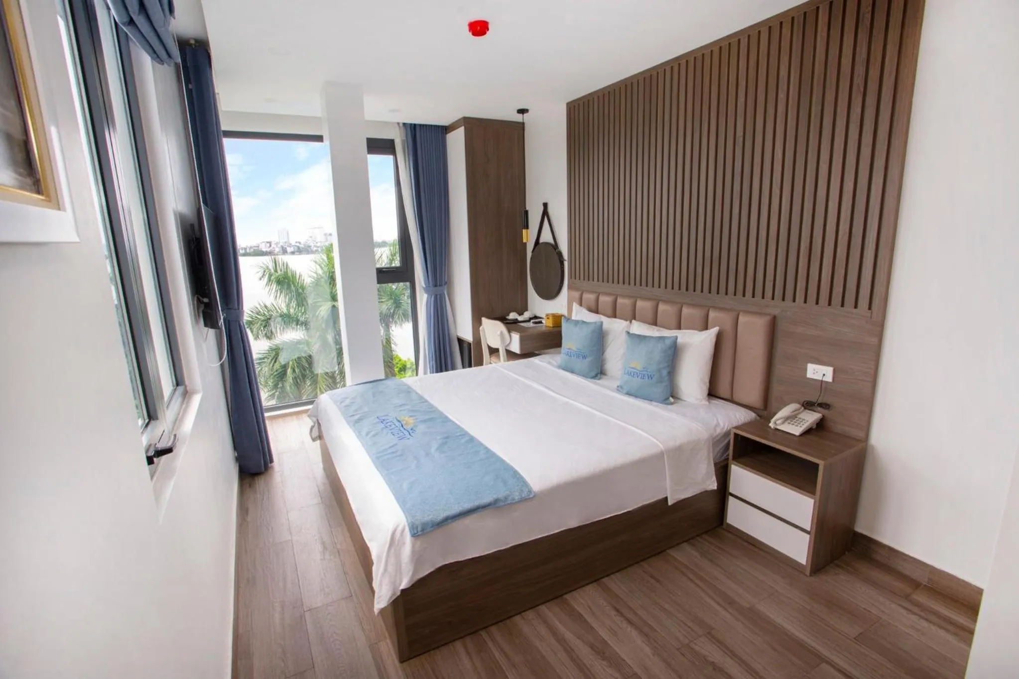 Bed in Lake View Hotel