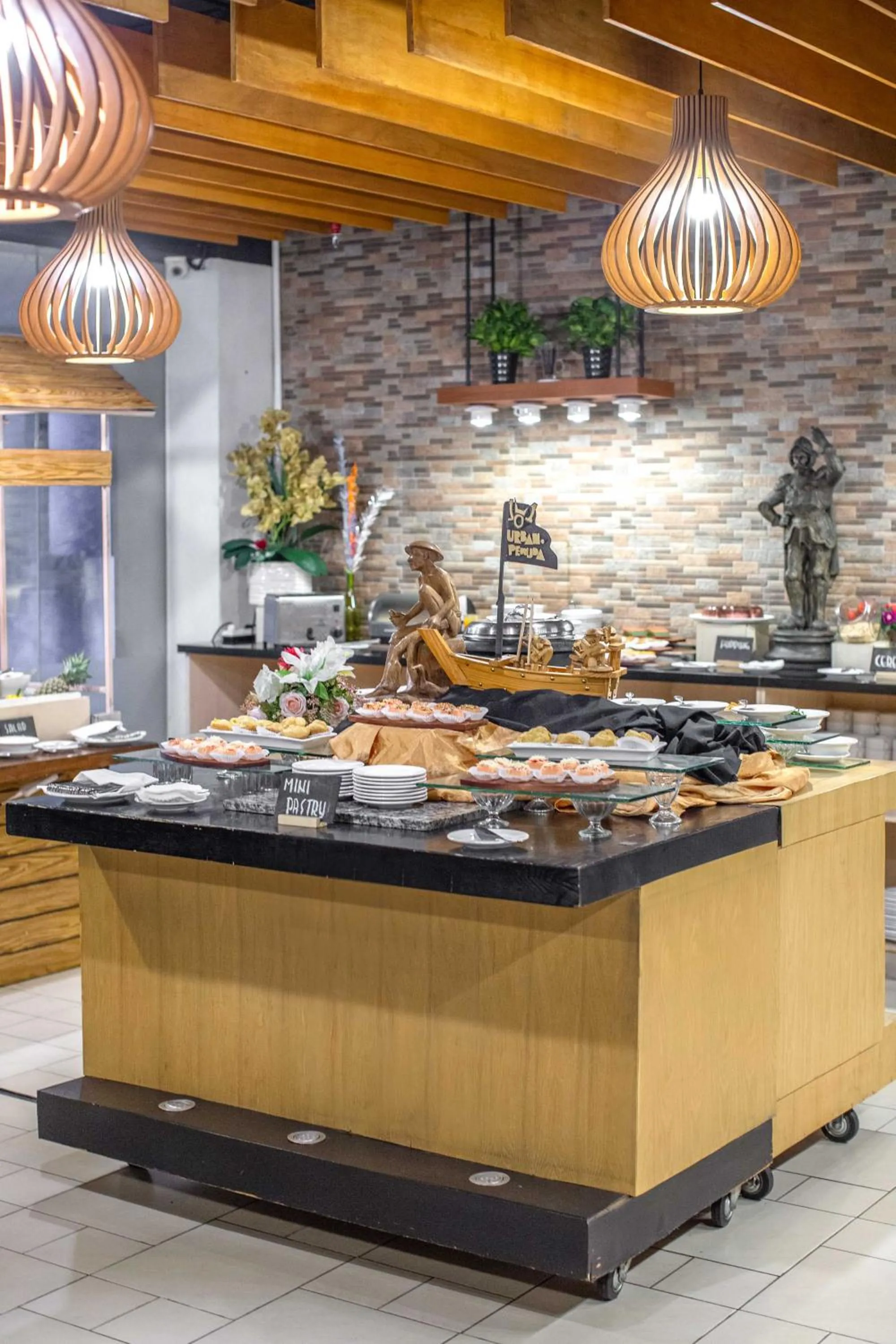 Restaurant/places to eat in 1O1 URBAN Jakarta Pemuda