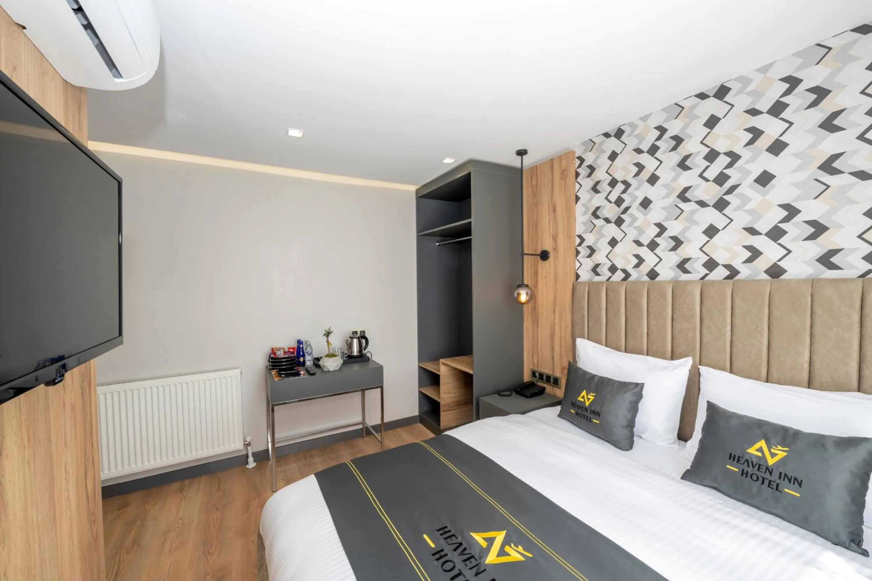 Photo of the whole room, Bed in Heaven Inn Airport Hotel