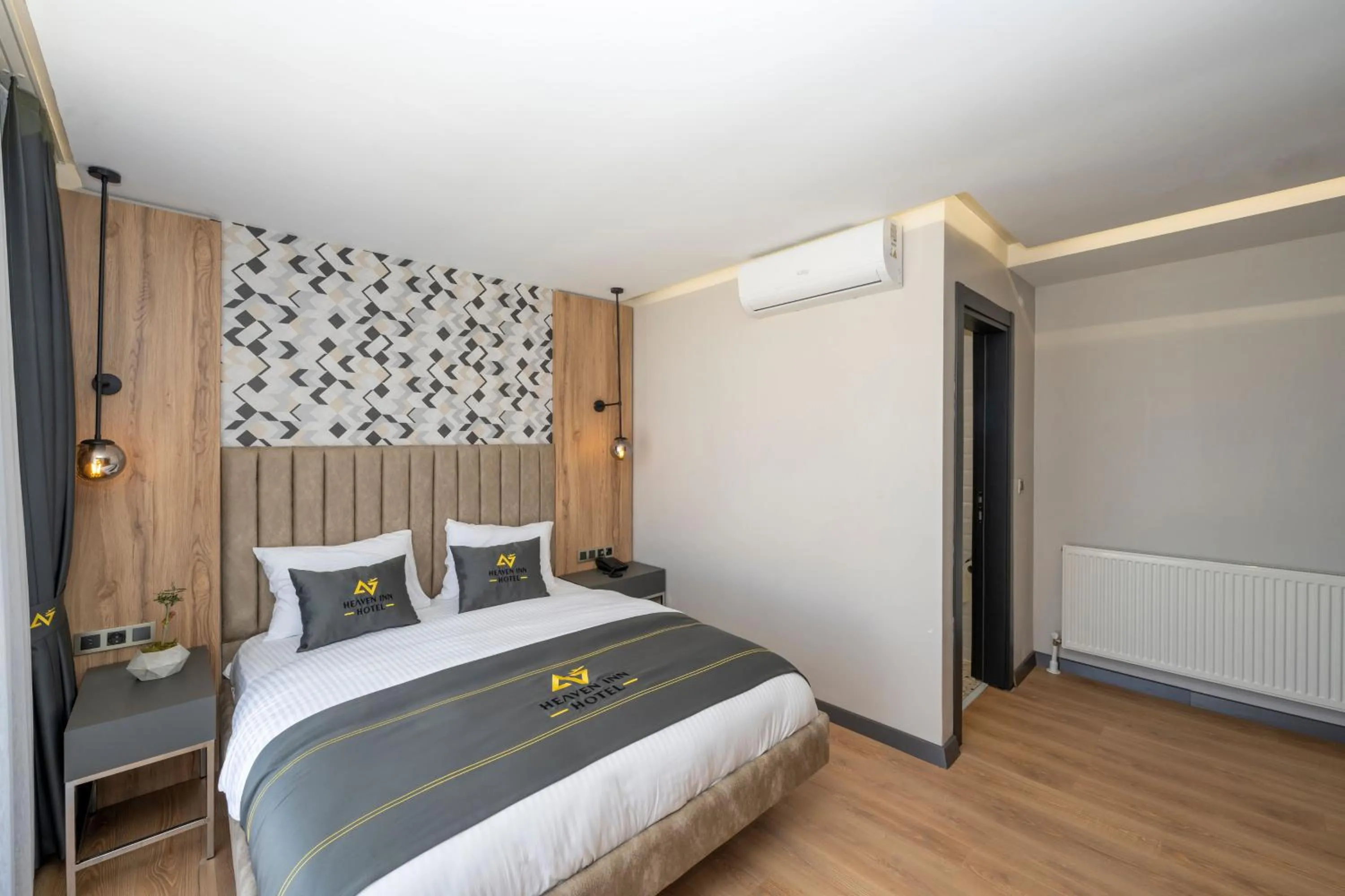 Photo of the whole room, Bed in Heaven Inn Airport Hotel