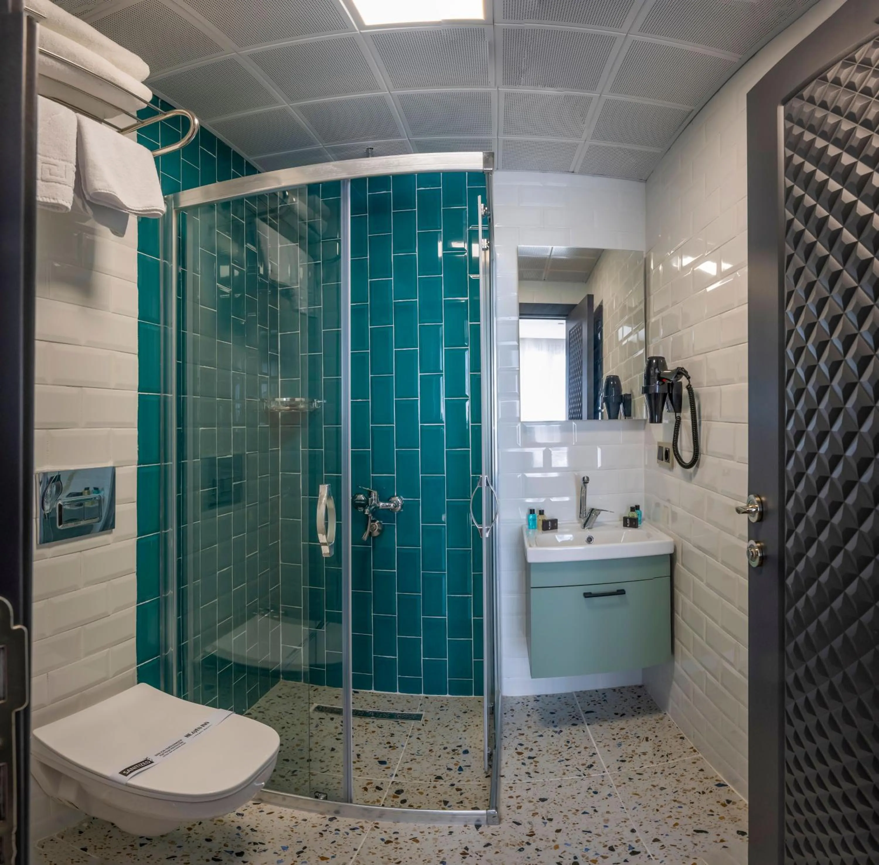 Bathroom in Heaven Inn Airport Hotel