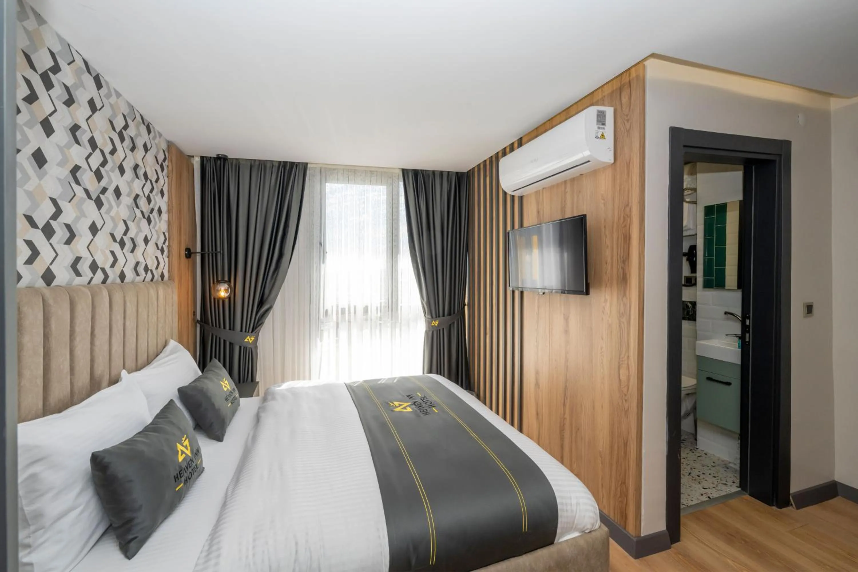 Photo of the whole room, Bed in Heaven Inn Airport Hotel