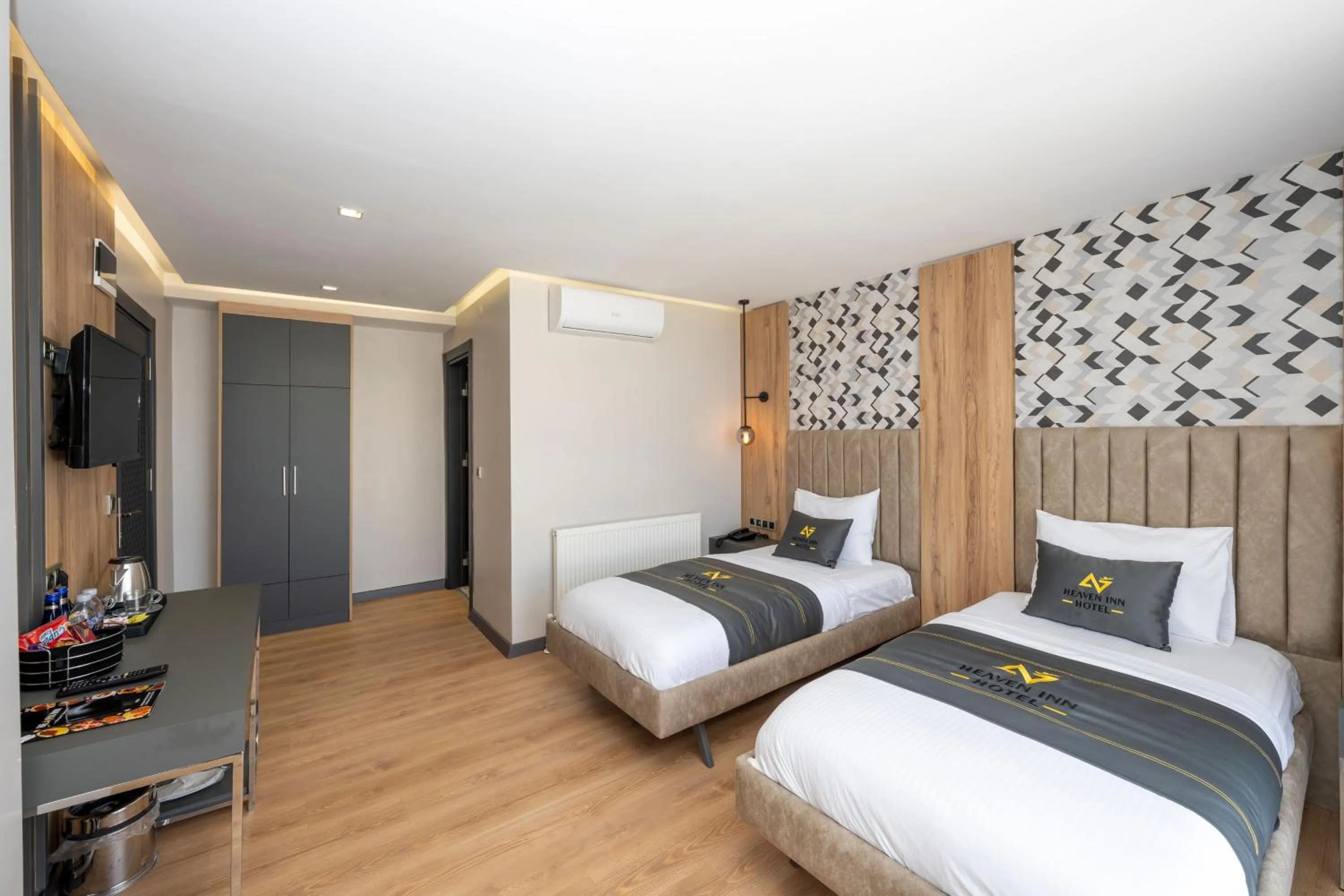 Photo of the whole room, Bed in Heaven Inn Airport Hotel