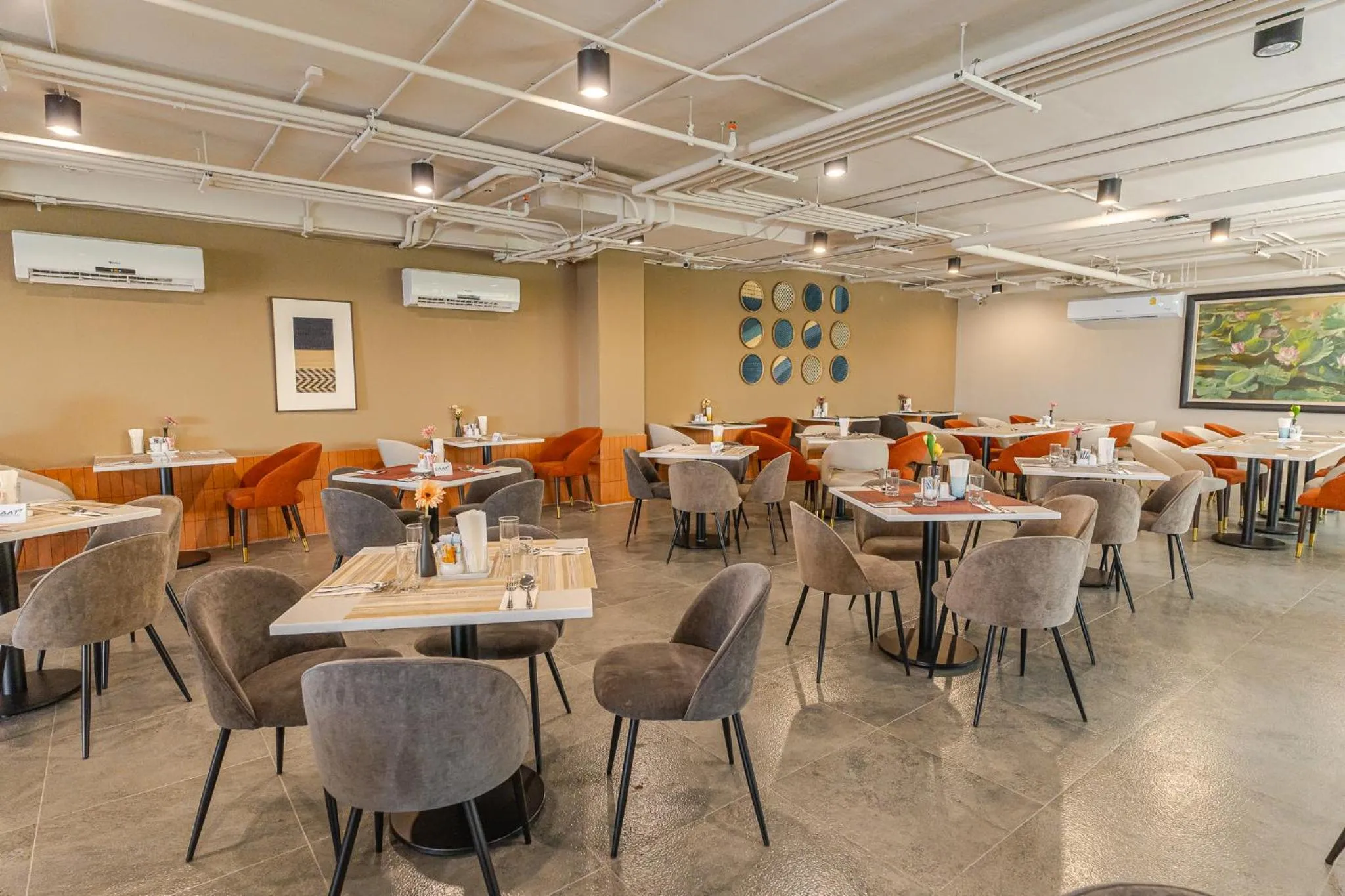 Restaurant/places to eat in Best Western Chatuchak