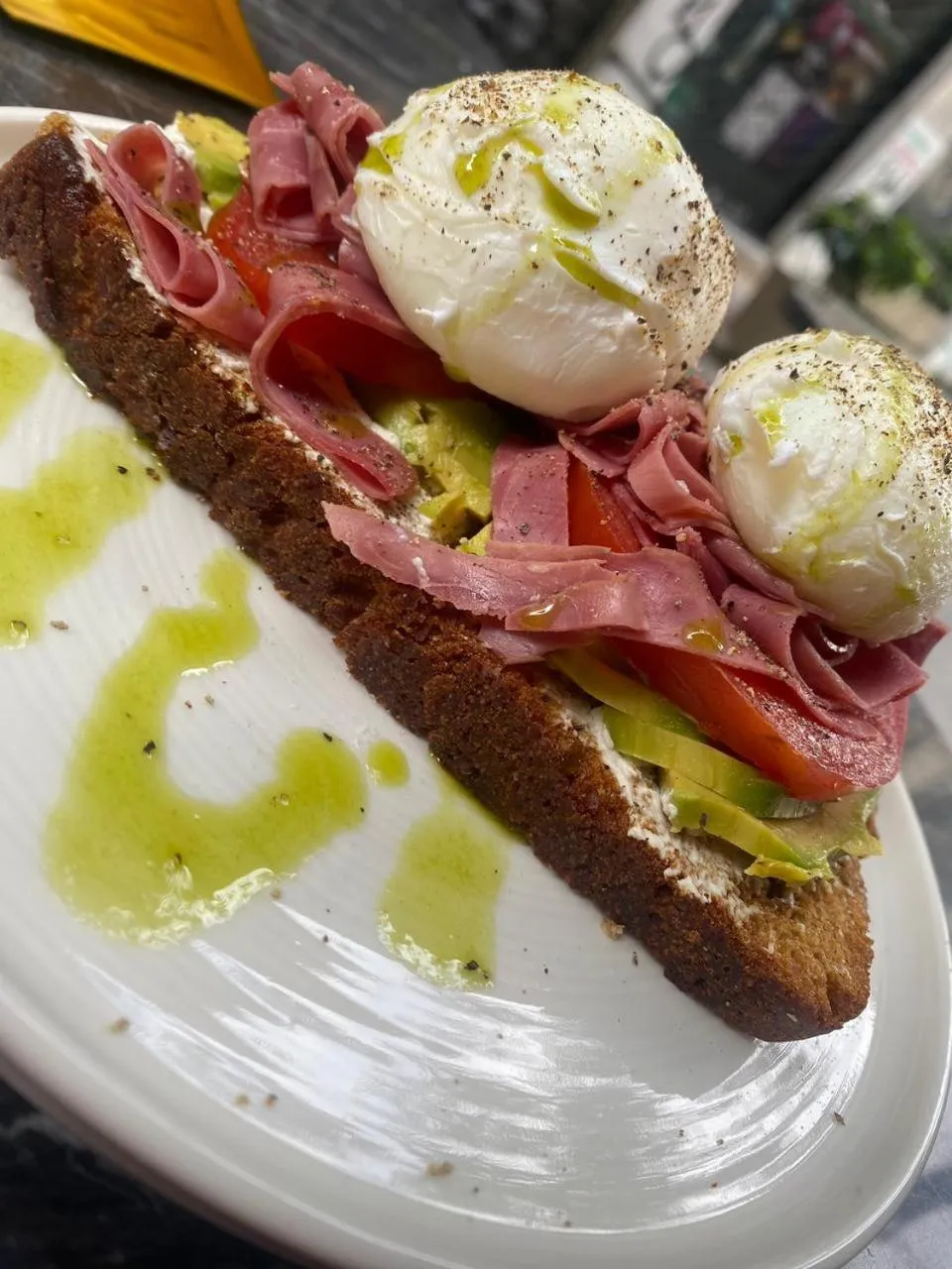 Breakfast in DWELL - Elegant City Stay