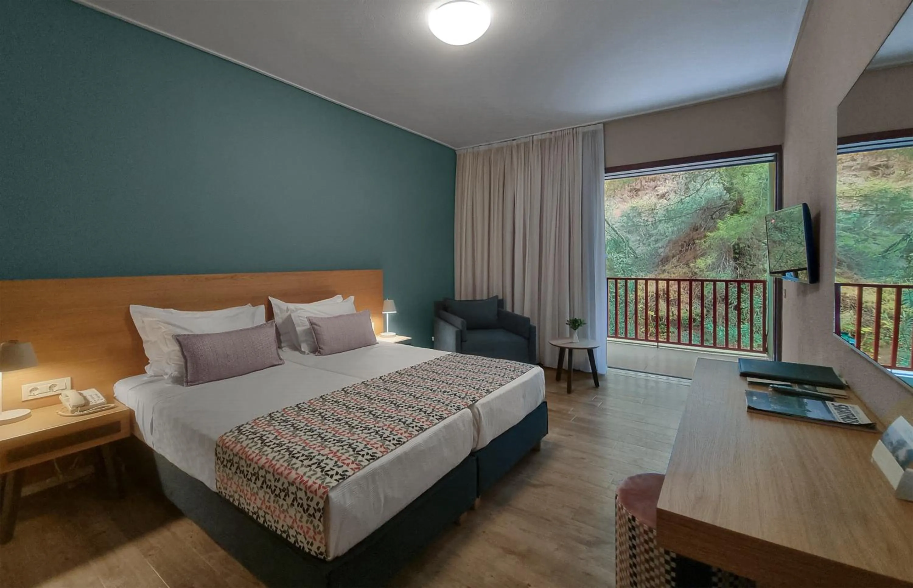 Bedroom, Bed in Skiathos Palace Hotel