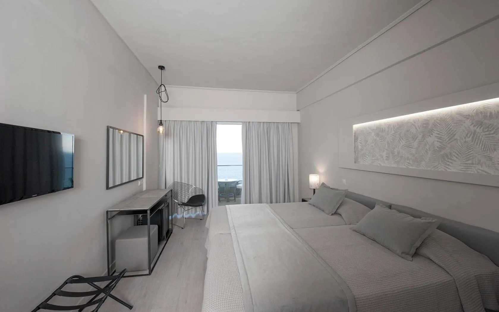 Bedroom, Bed in King Saron Hotel Resort