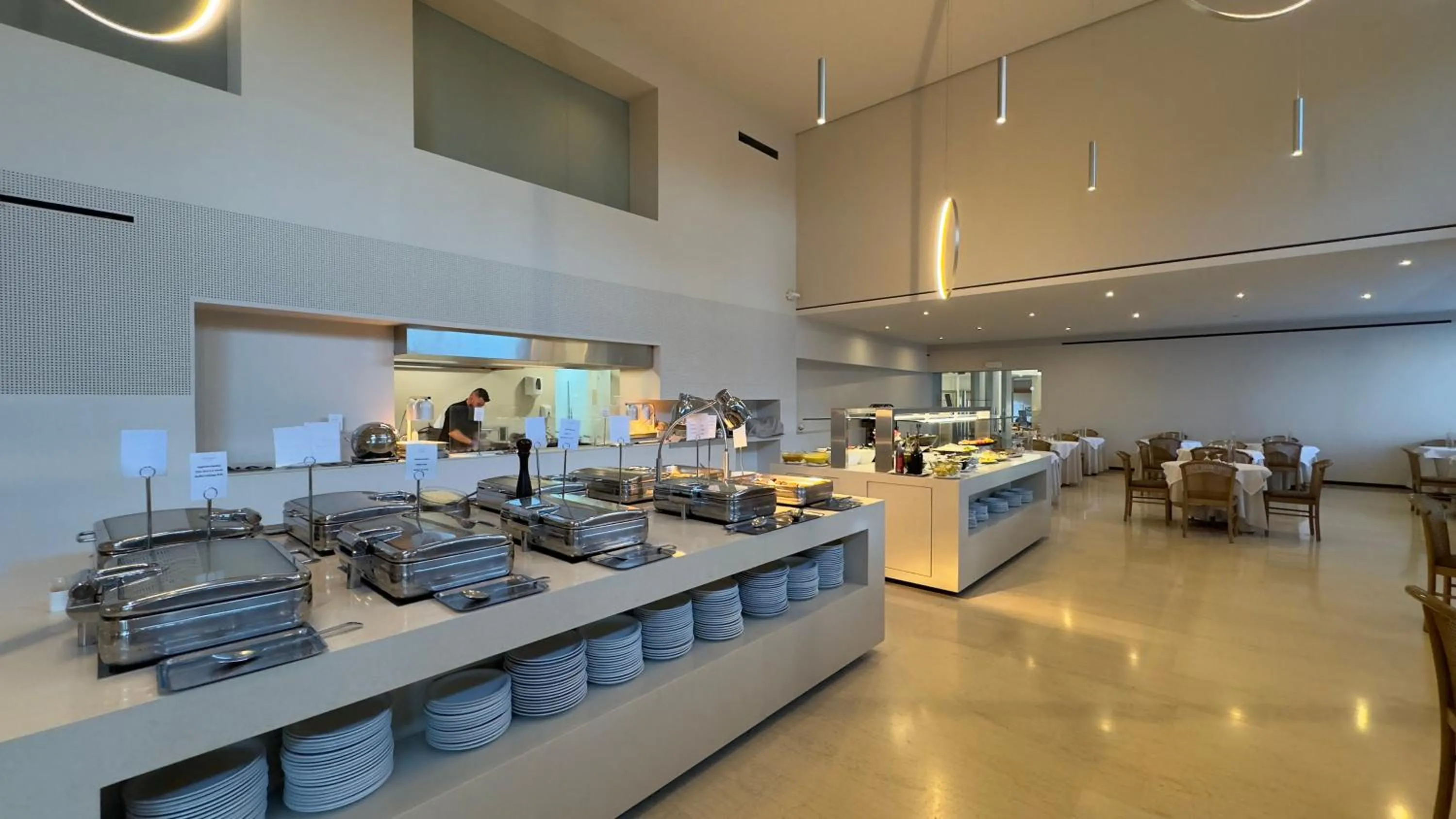 Restaurant/places to eat in King Saron Hotel Resort