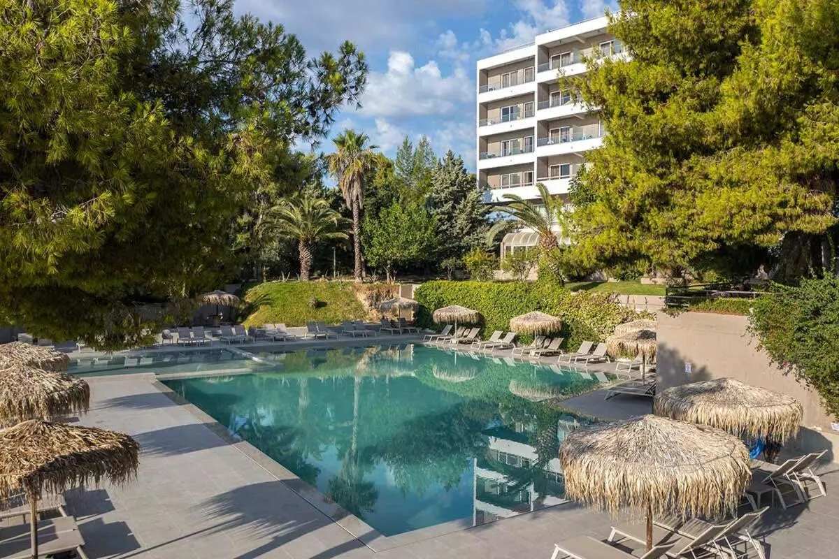 Swimming pool in King Saron Hotel Resort