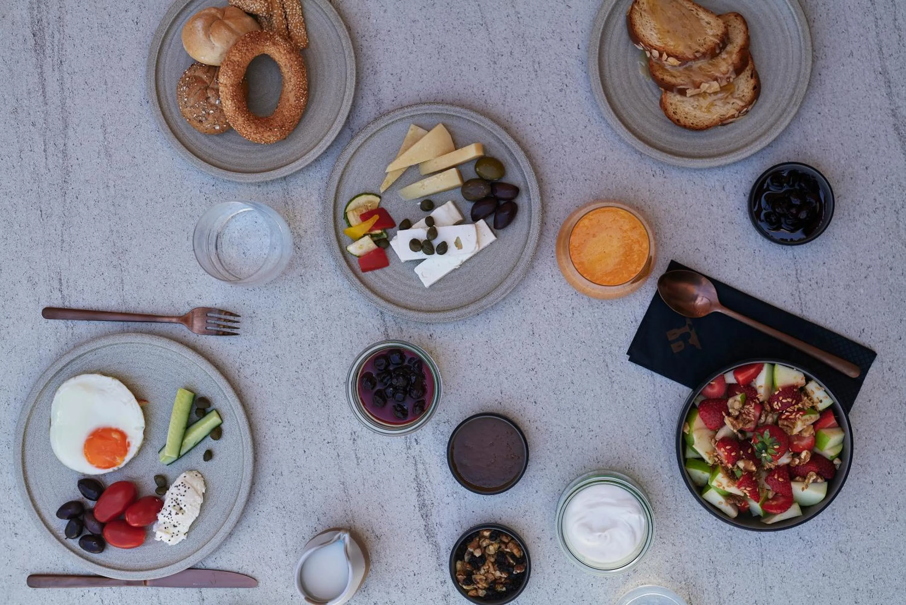 Food and drinks in NAUMA PAROS Design Boutique Hotel