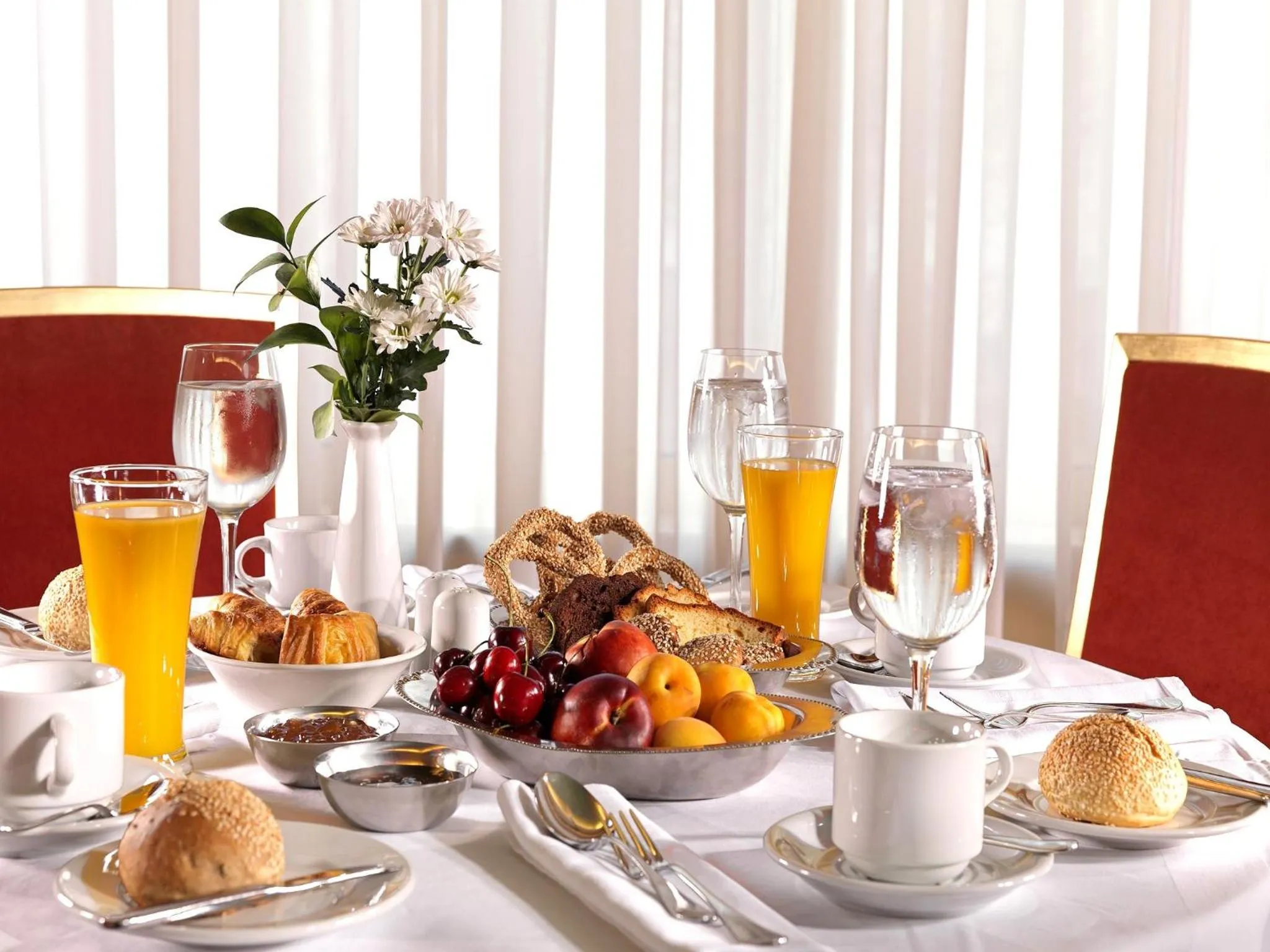 Restaurant/places to eat in Savoy Hotel