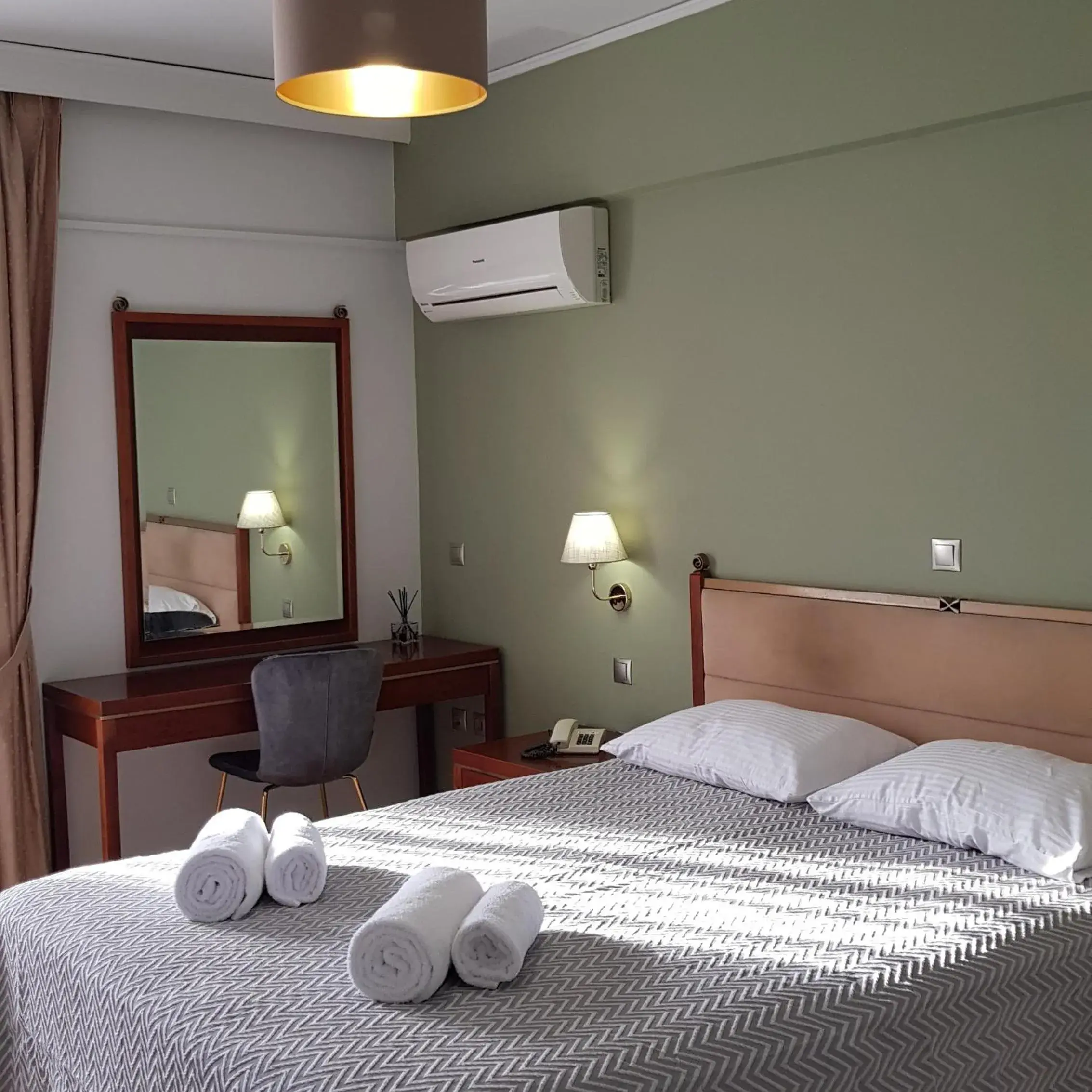 One-Bedroom Suite in Savoy Hotel One-Bedroom Suite in Savoy Hotel