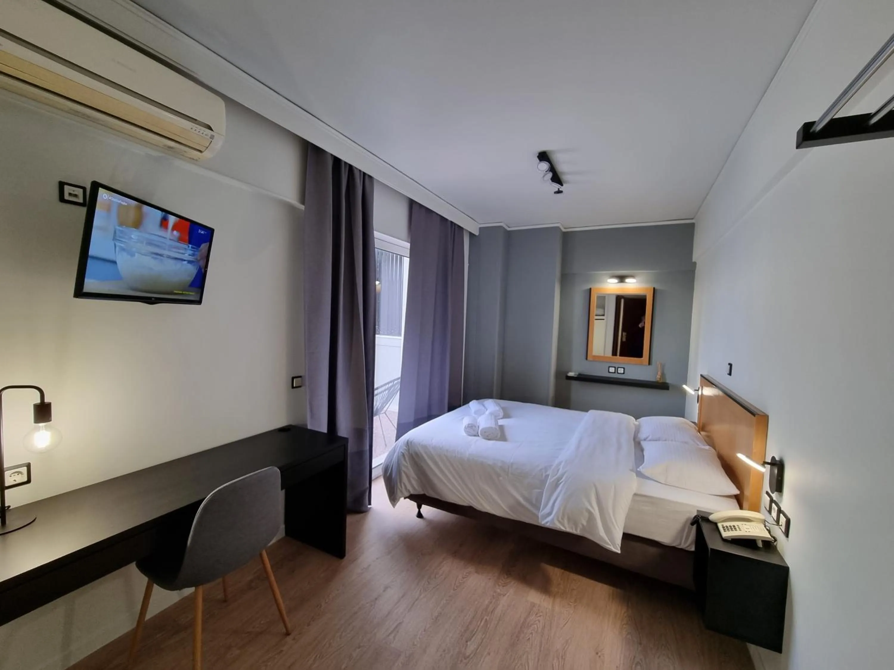 Bedroom, Bed in Savoy Hotel