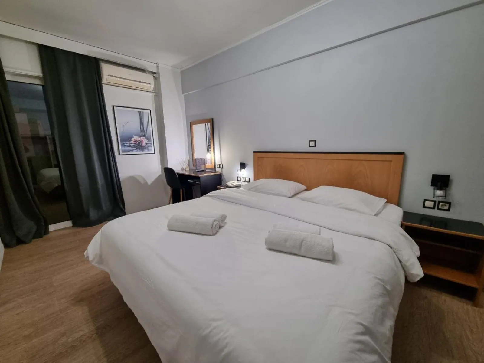 Bedroom, Bed in Savoy Hotel