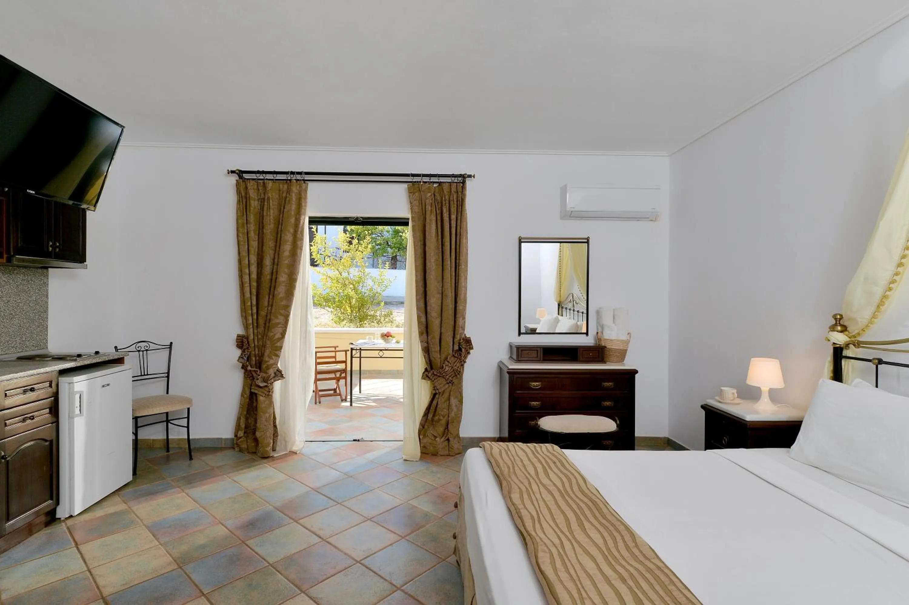 Bedroom, Bed in Vasilaras Hotel