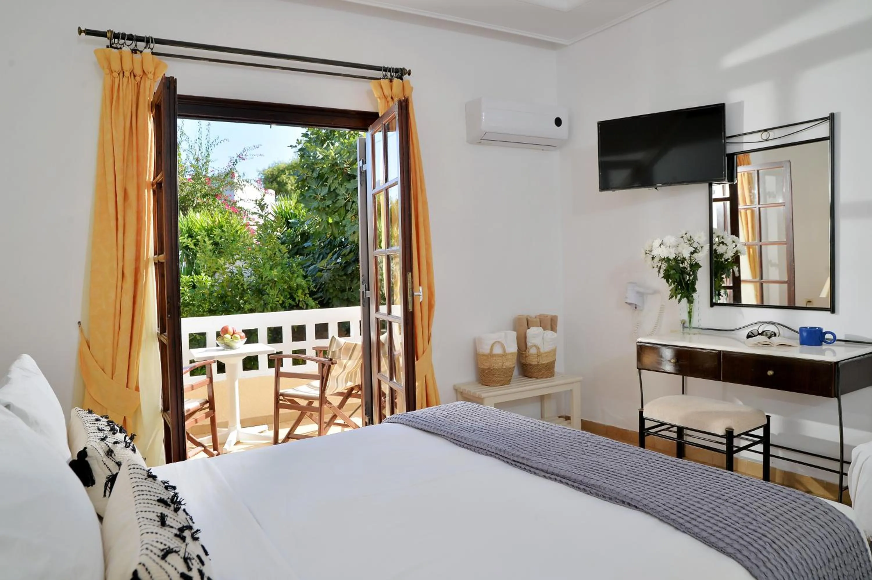 Bedroom, Bed in Vasilaras Hotel