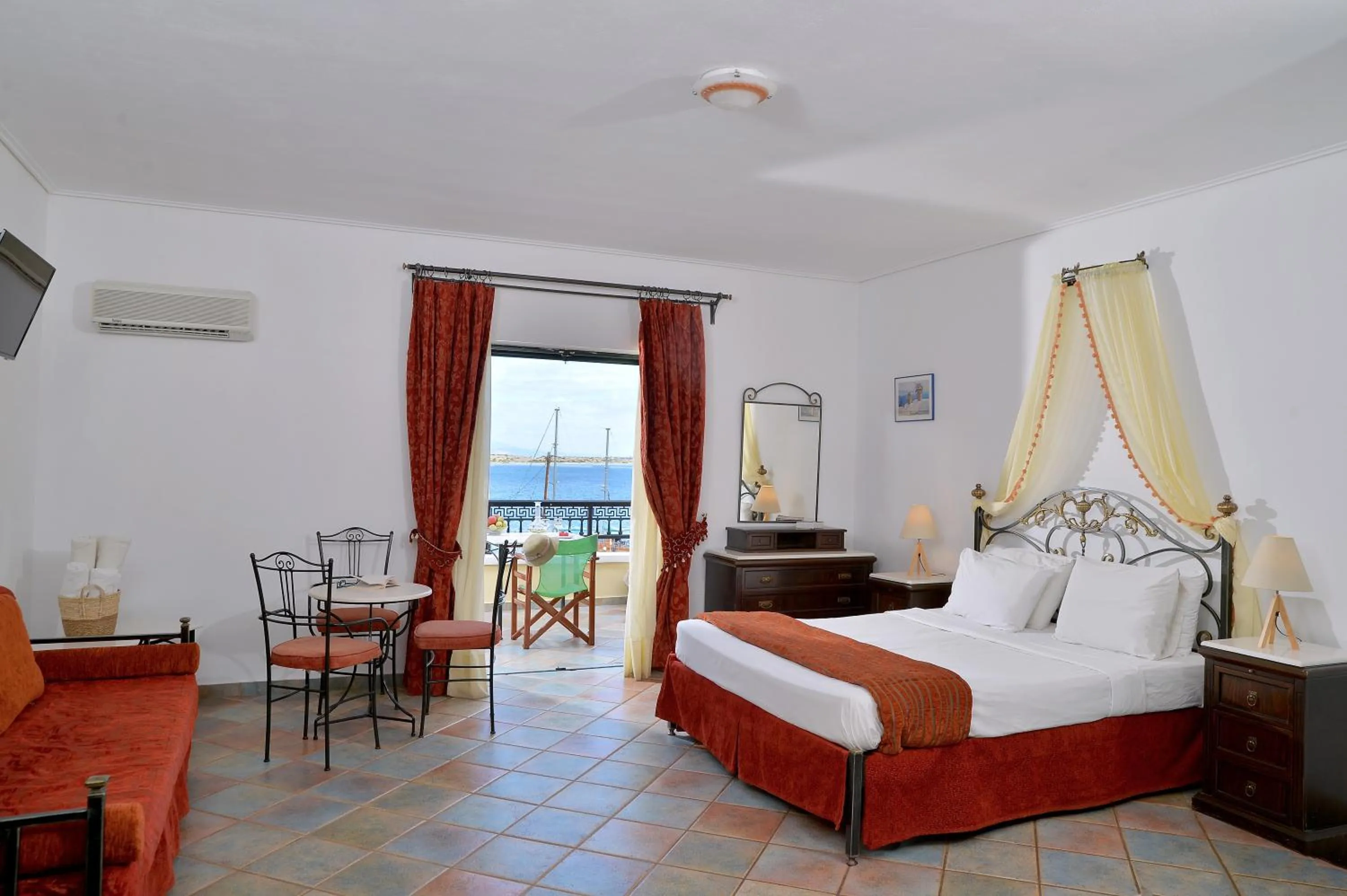 Bedroom, Bed in Vasilaras Hotel