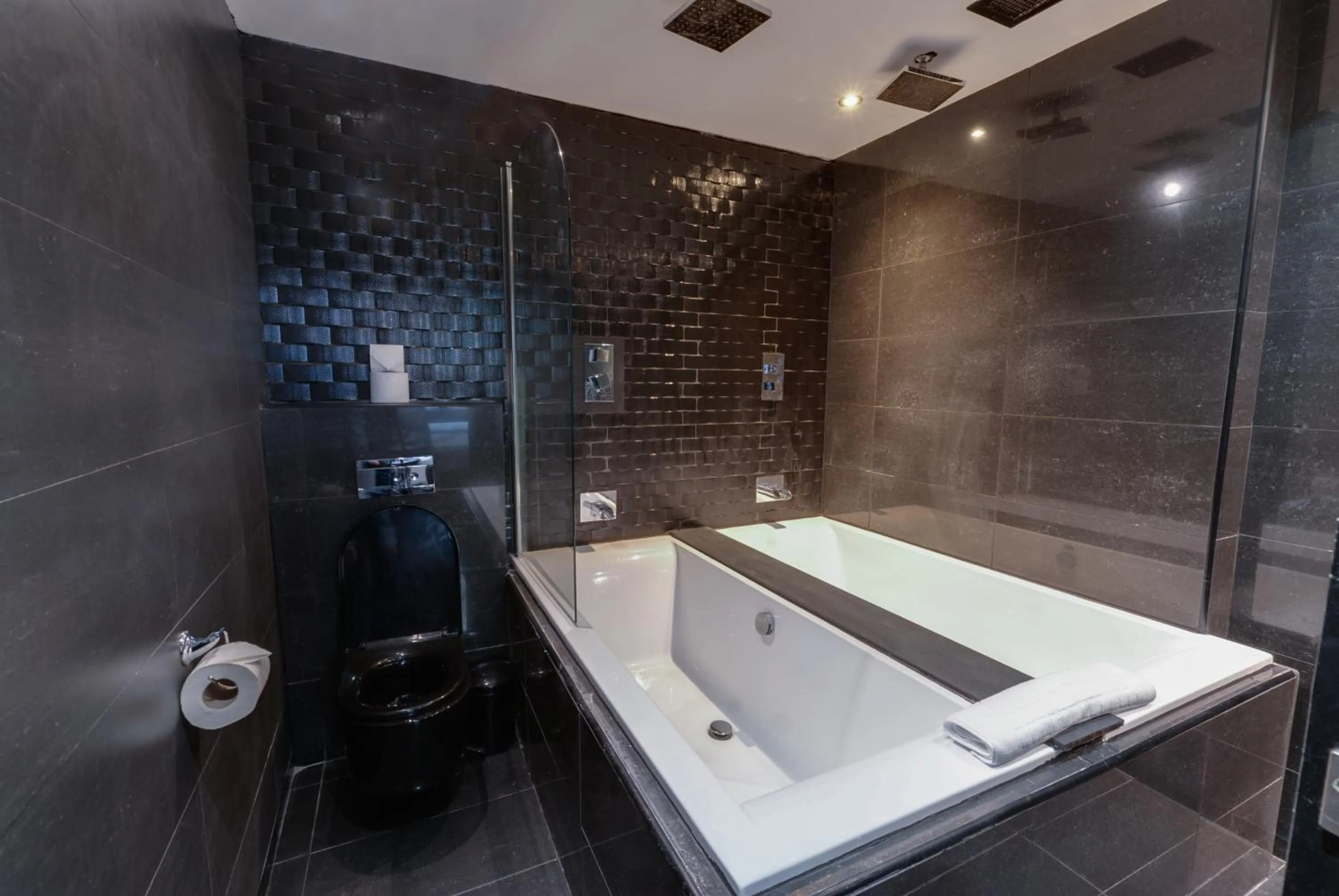 Shower in Boutique 56