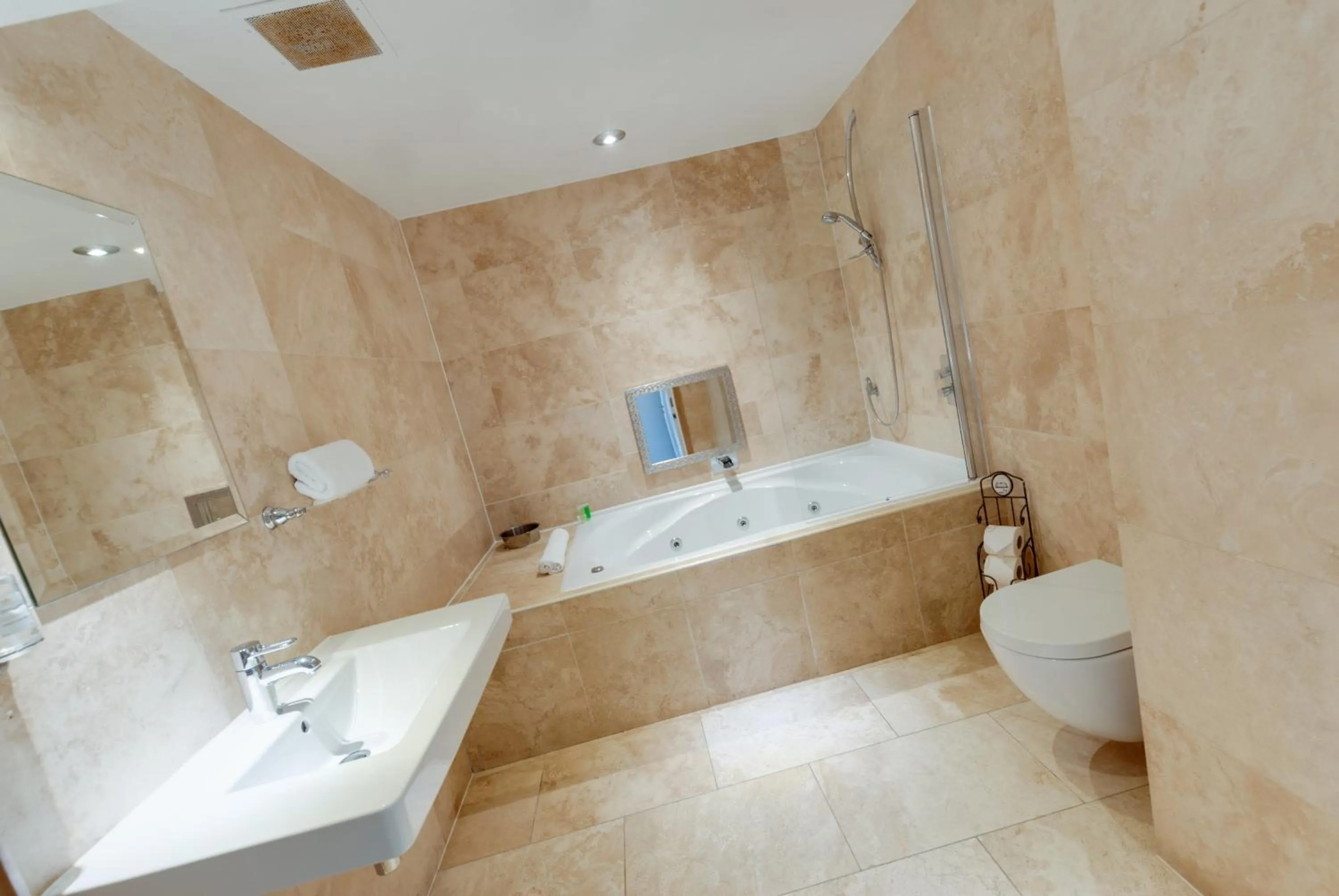 Shower in Boutique 56