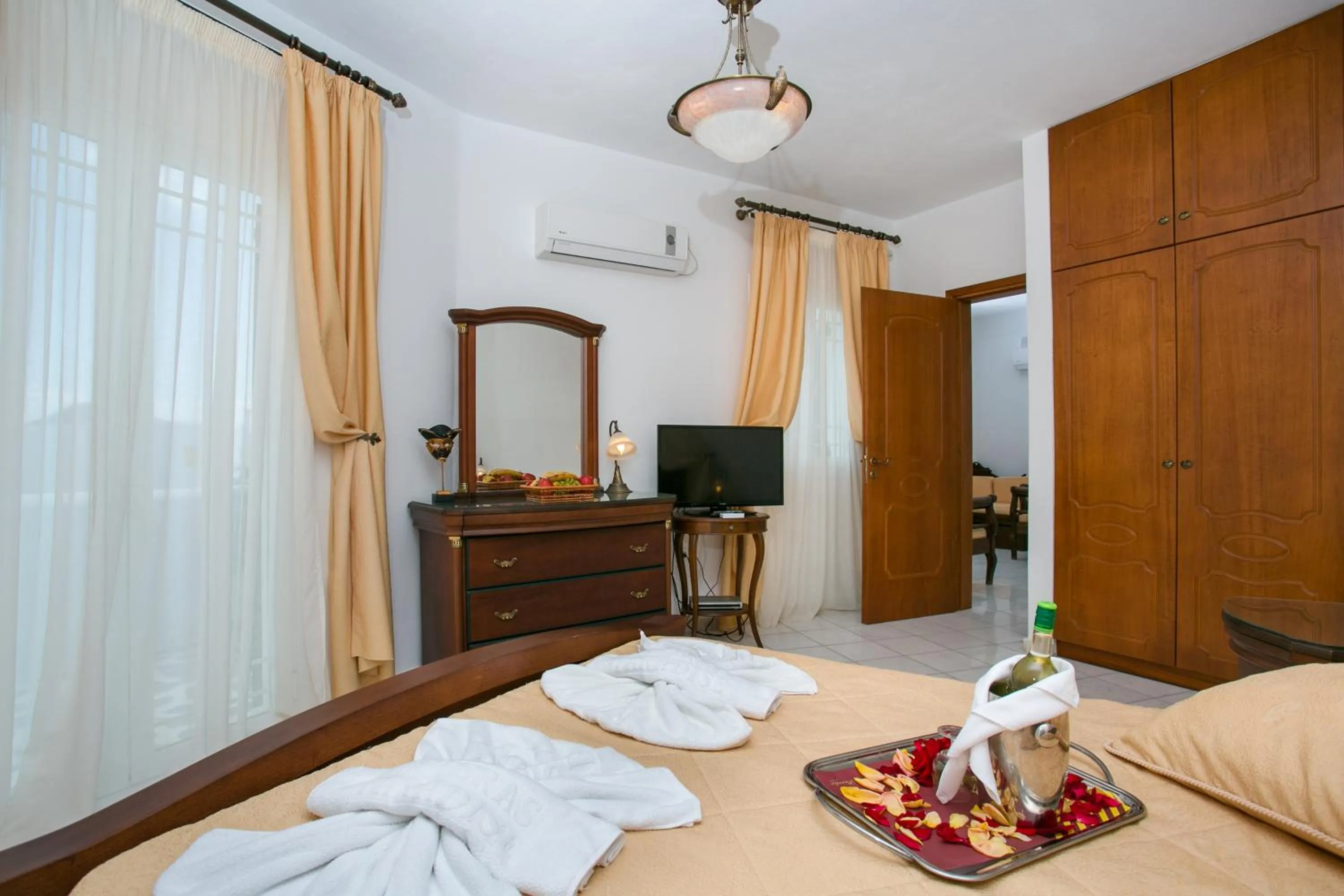 Photo of the whole room, Bed in Asteras Paradise