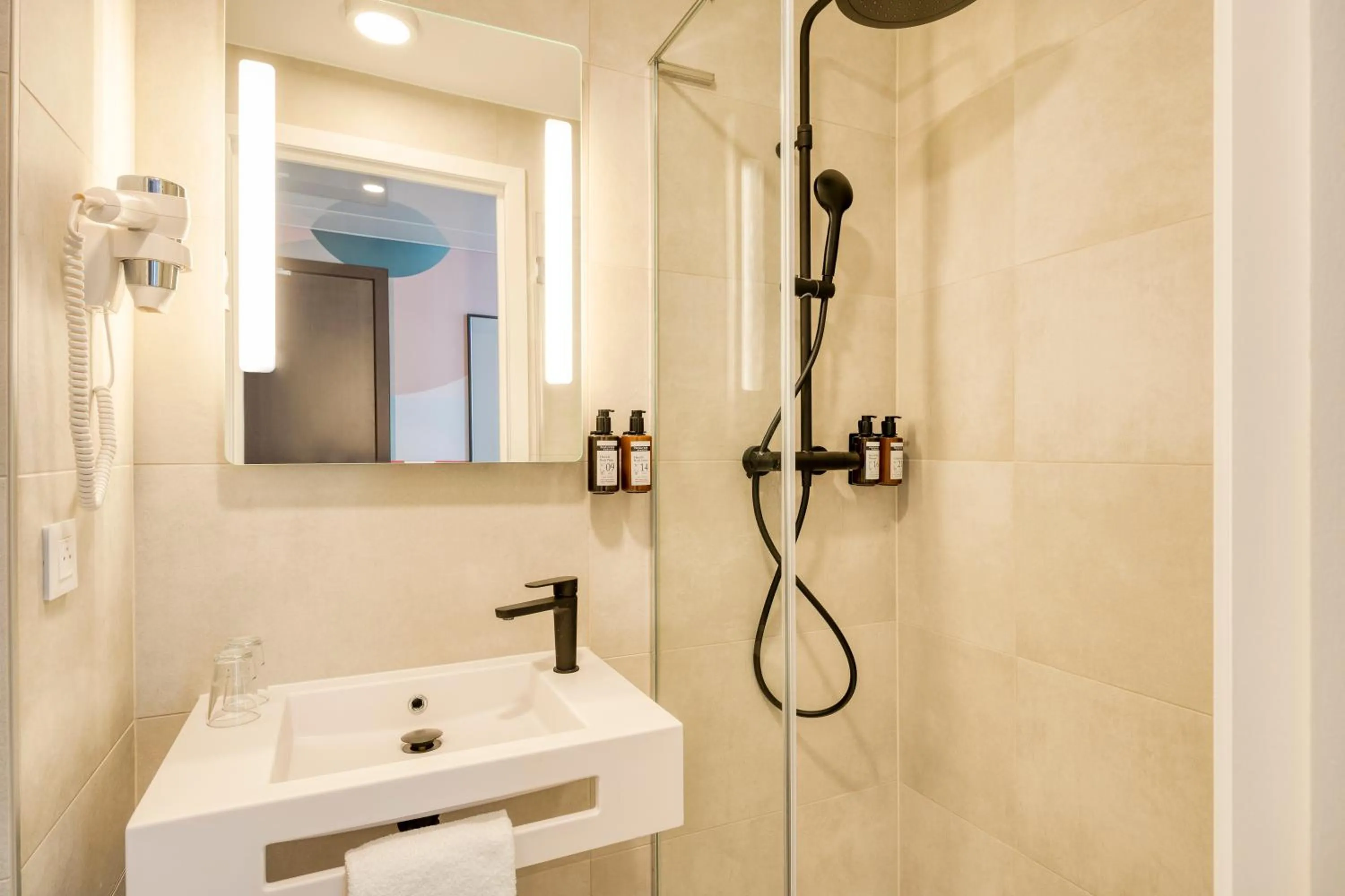 Bathroom in B&B HOTEL Mechelen