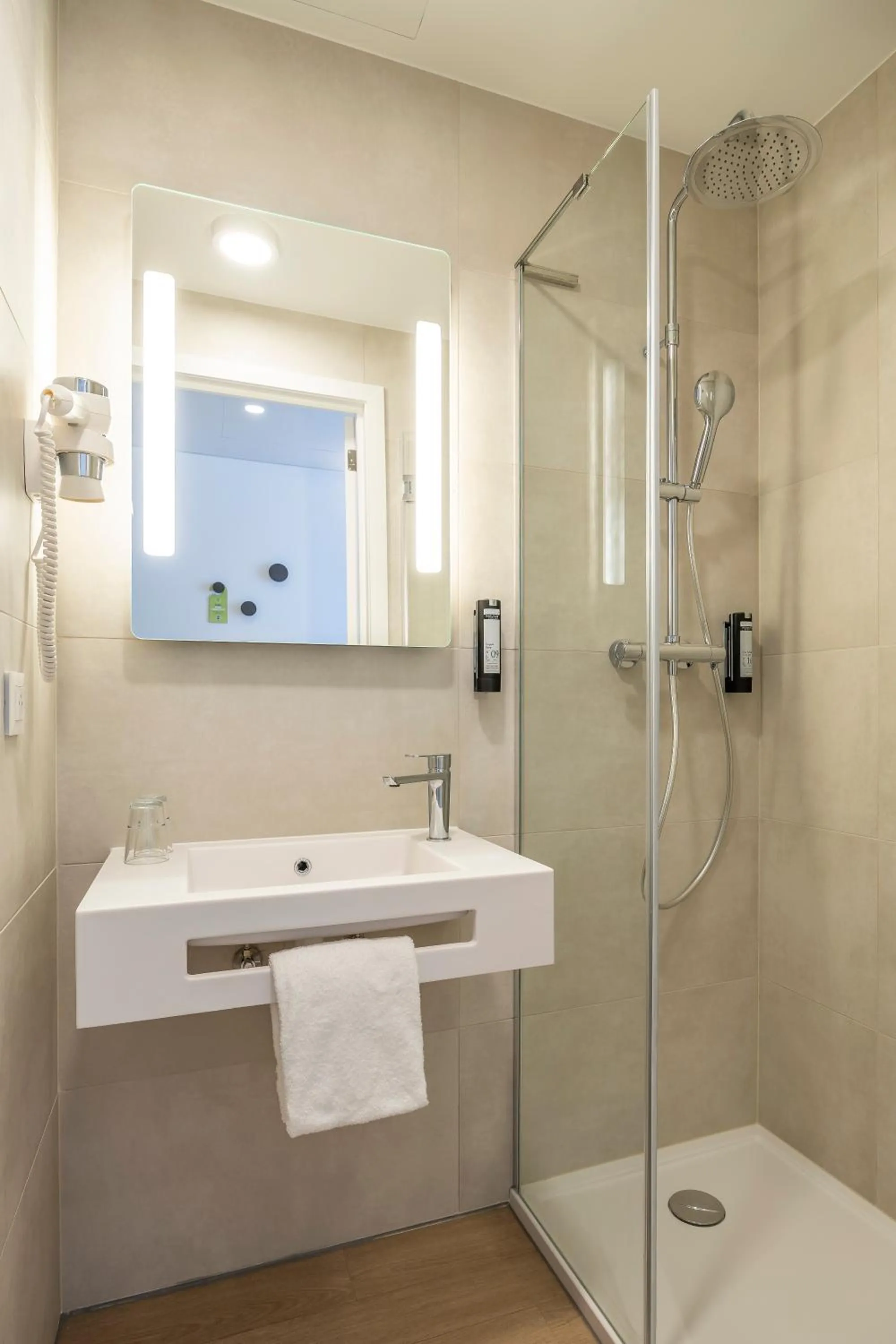 Bathroom in B&B HOTEL Mechelen