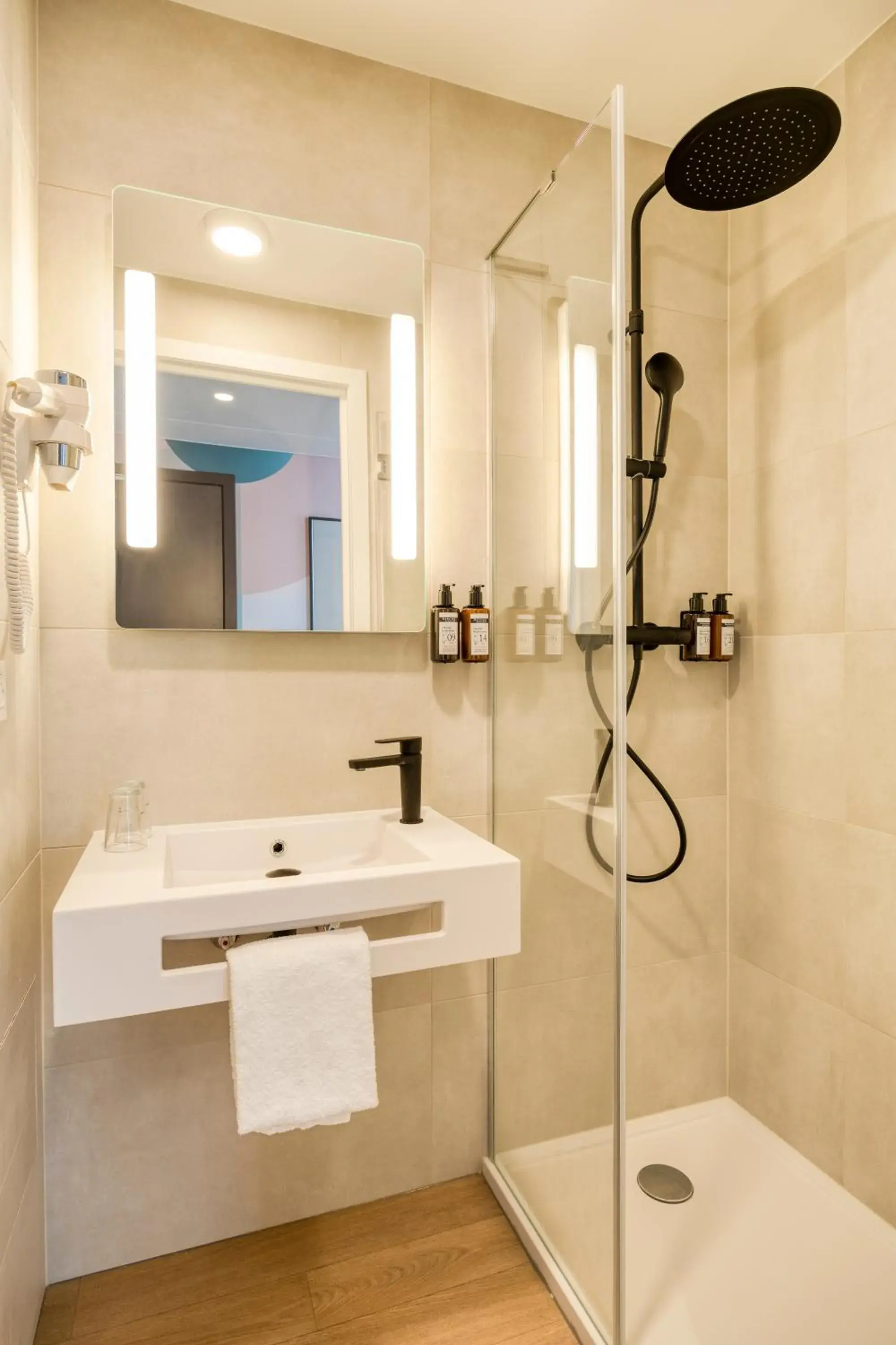 Superior Double Room in B&B HOTEL Mechelen Superior Double Room in B&B HOTEL Mechelen