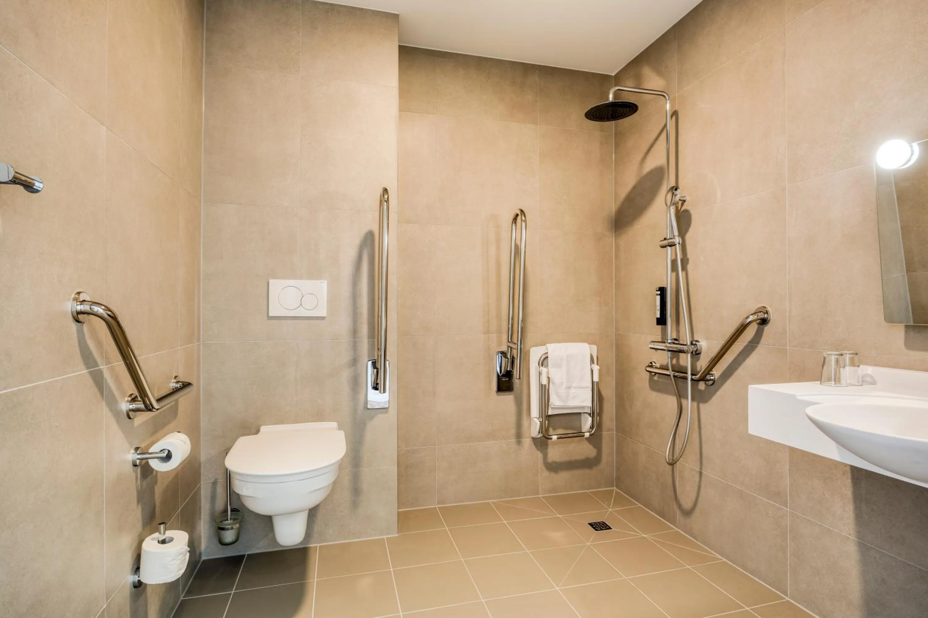 Bathroom in B&B HOTEL Namur