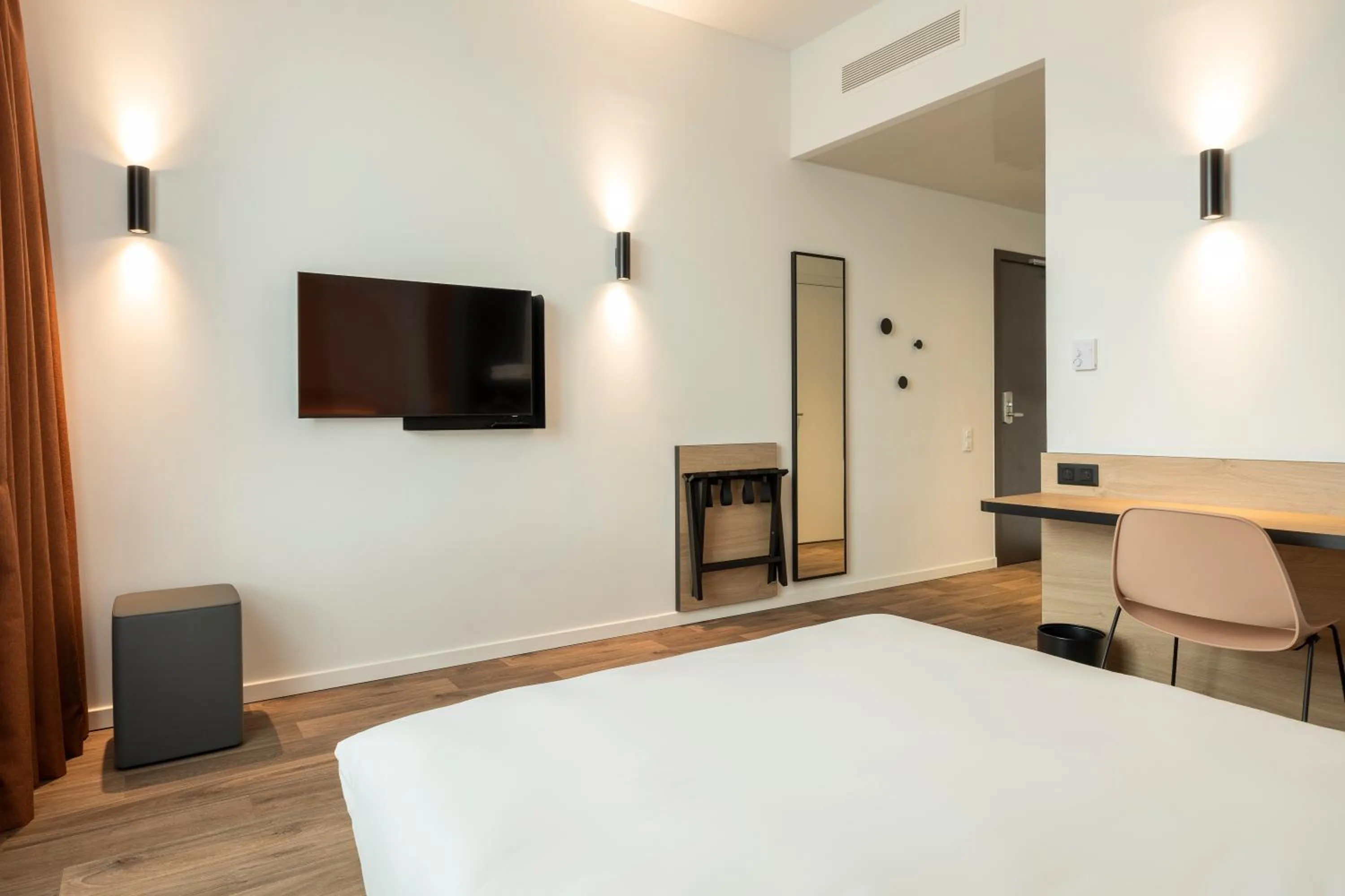 Photo of the whole room, Bed in B&B HOTEL Namur