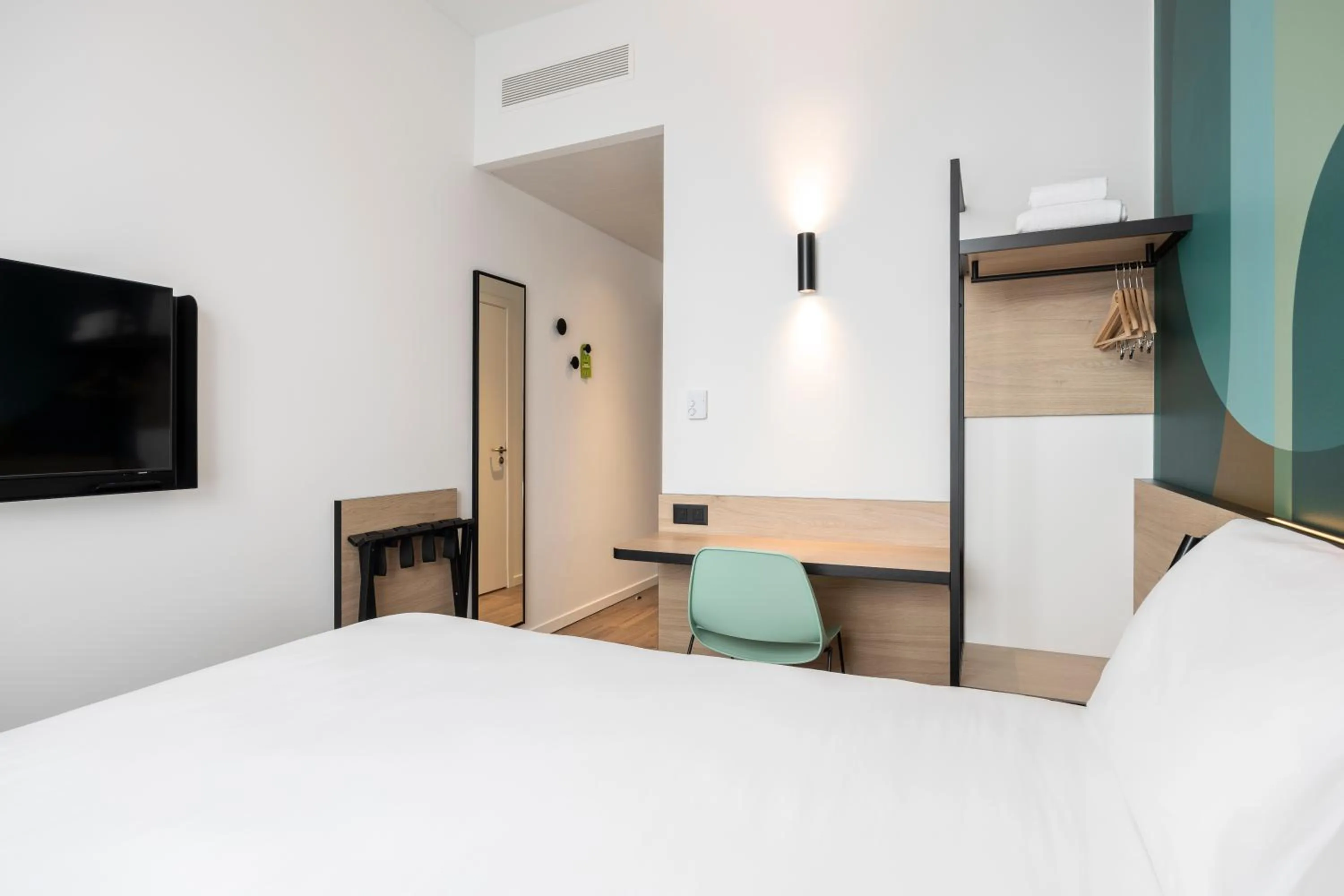 Photo of the whole room, Bed in B&B HOTEL Namur