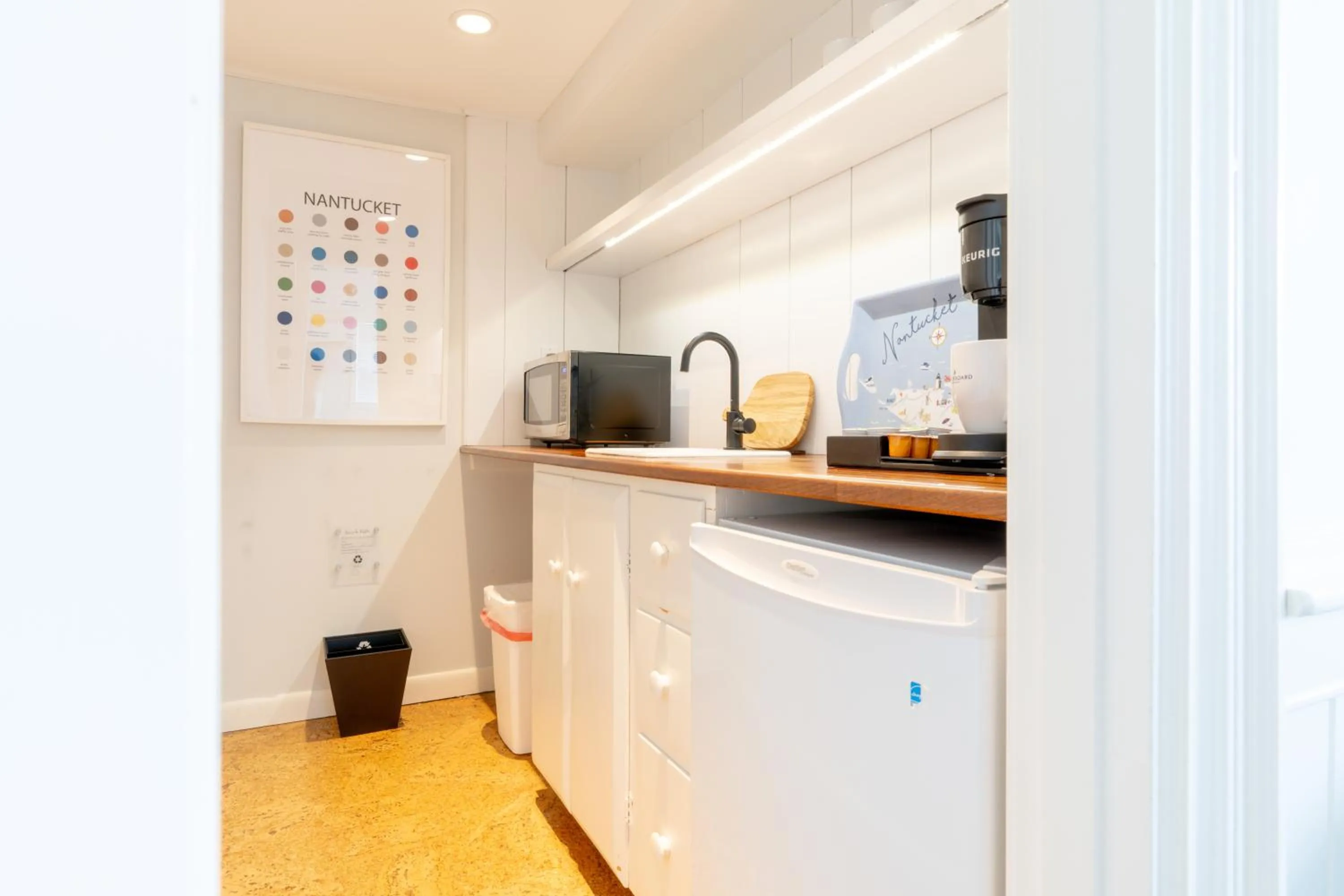 Kitchen or kitchenette in The Centerboard Nantucket
