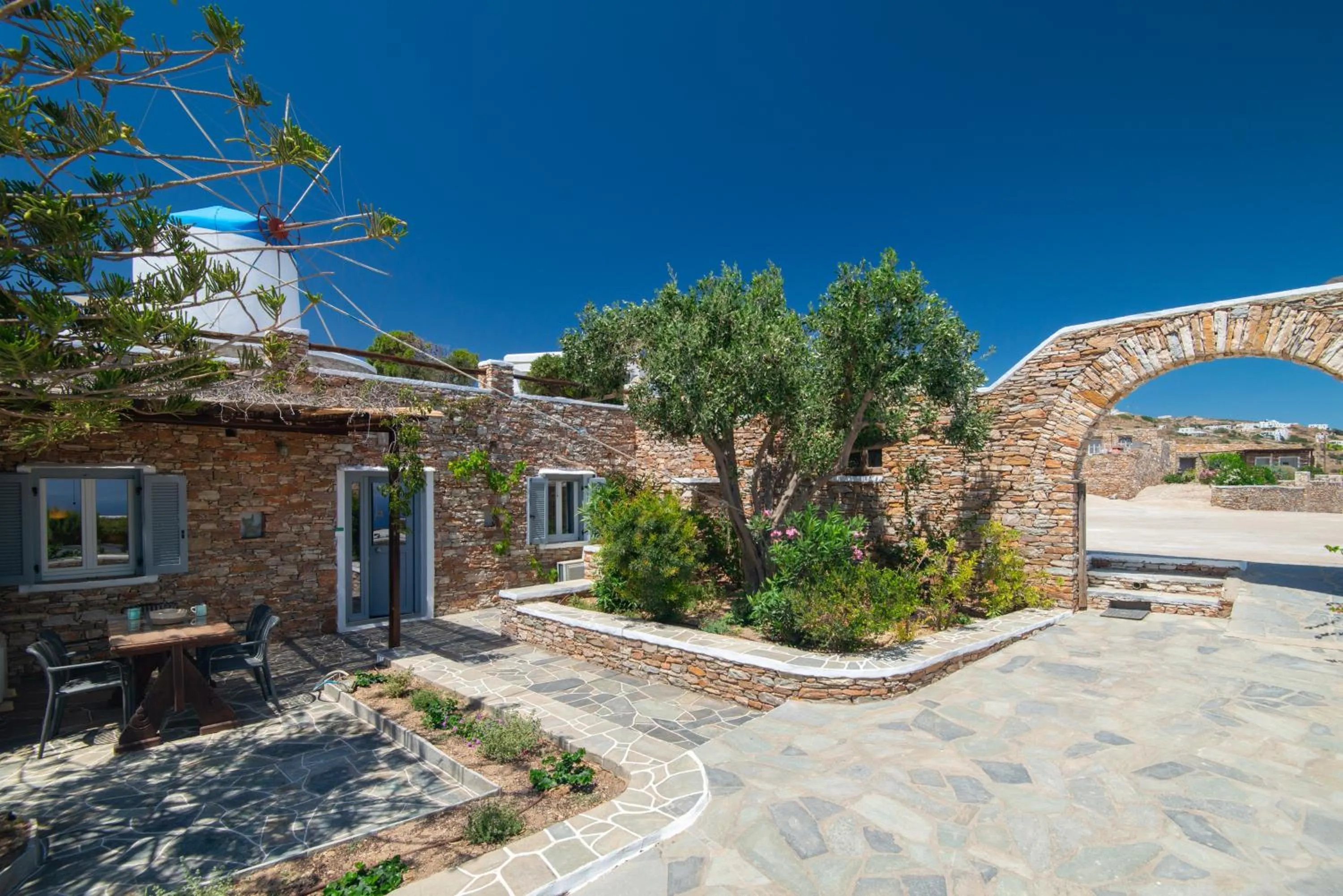 Property building in Windmill Bella Vista