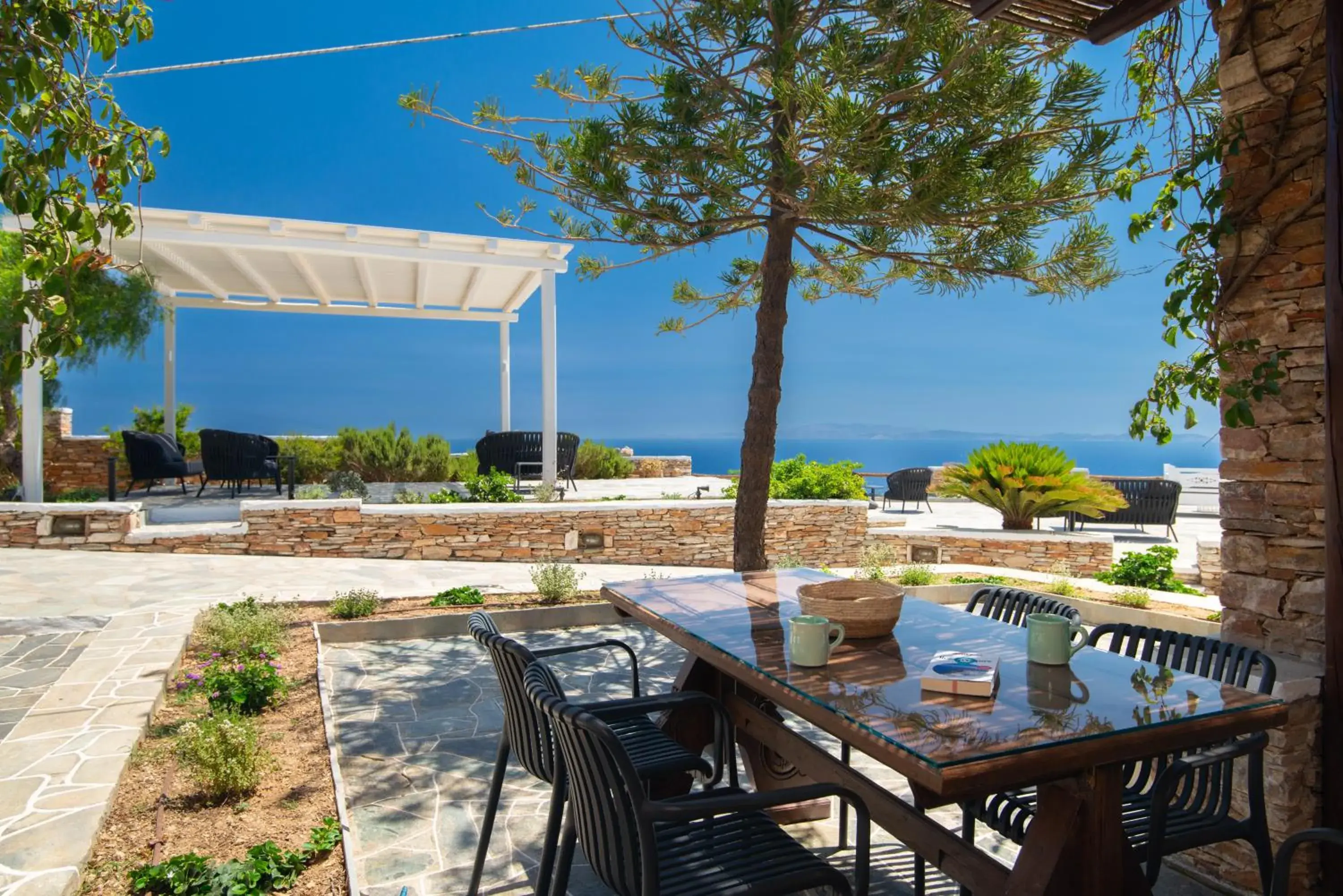 Two-Bedroom Apartment with Garden View and Partial Sea View in Windmill Bella Vista Two-Bedroom Apartment with Garden View and Partial Sea View in Windmill Bella Vista