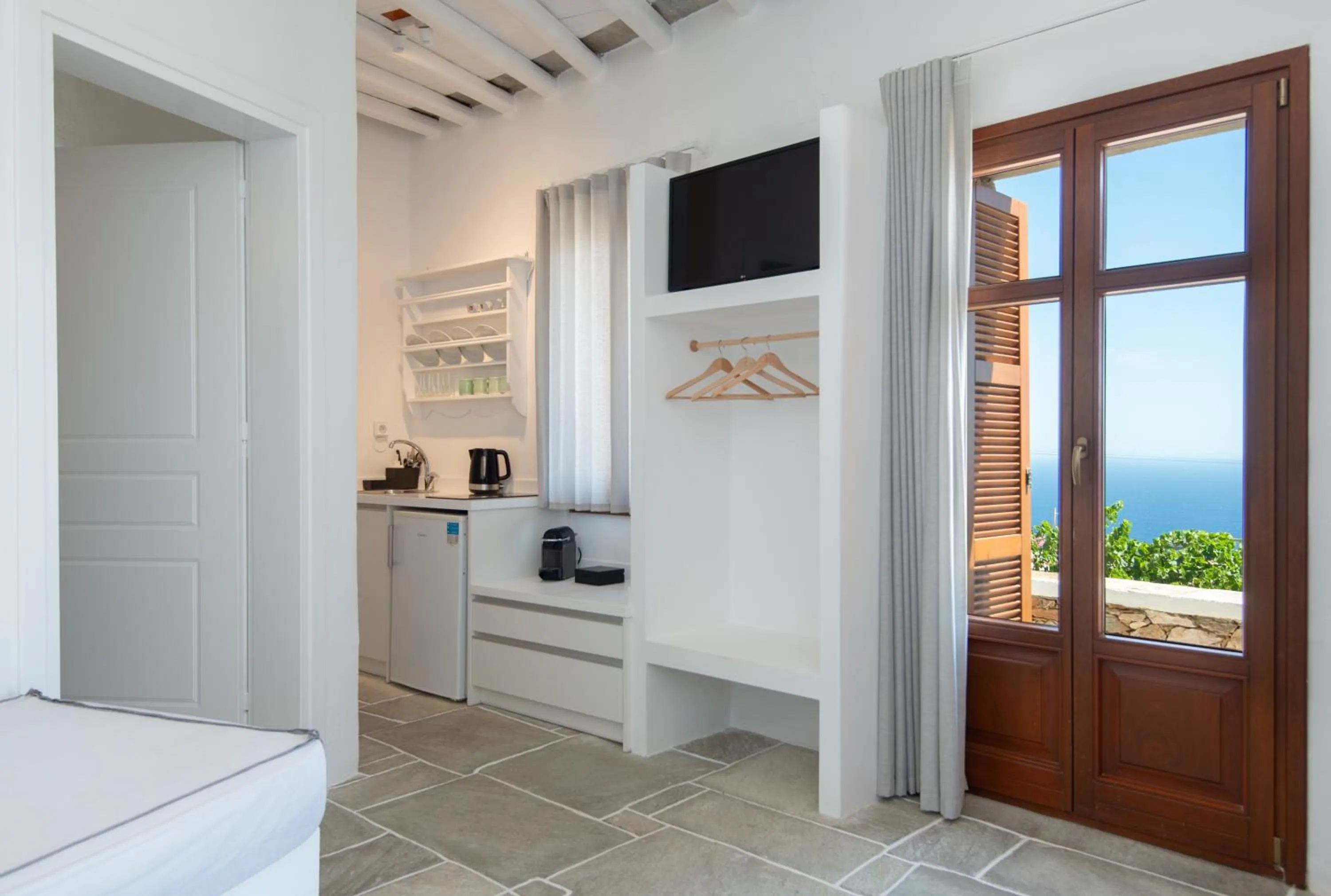 TV and multimedia in Windmill Bella Vista