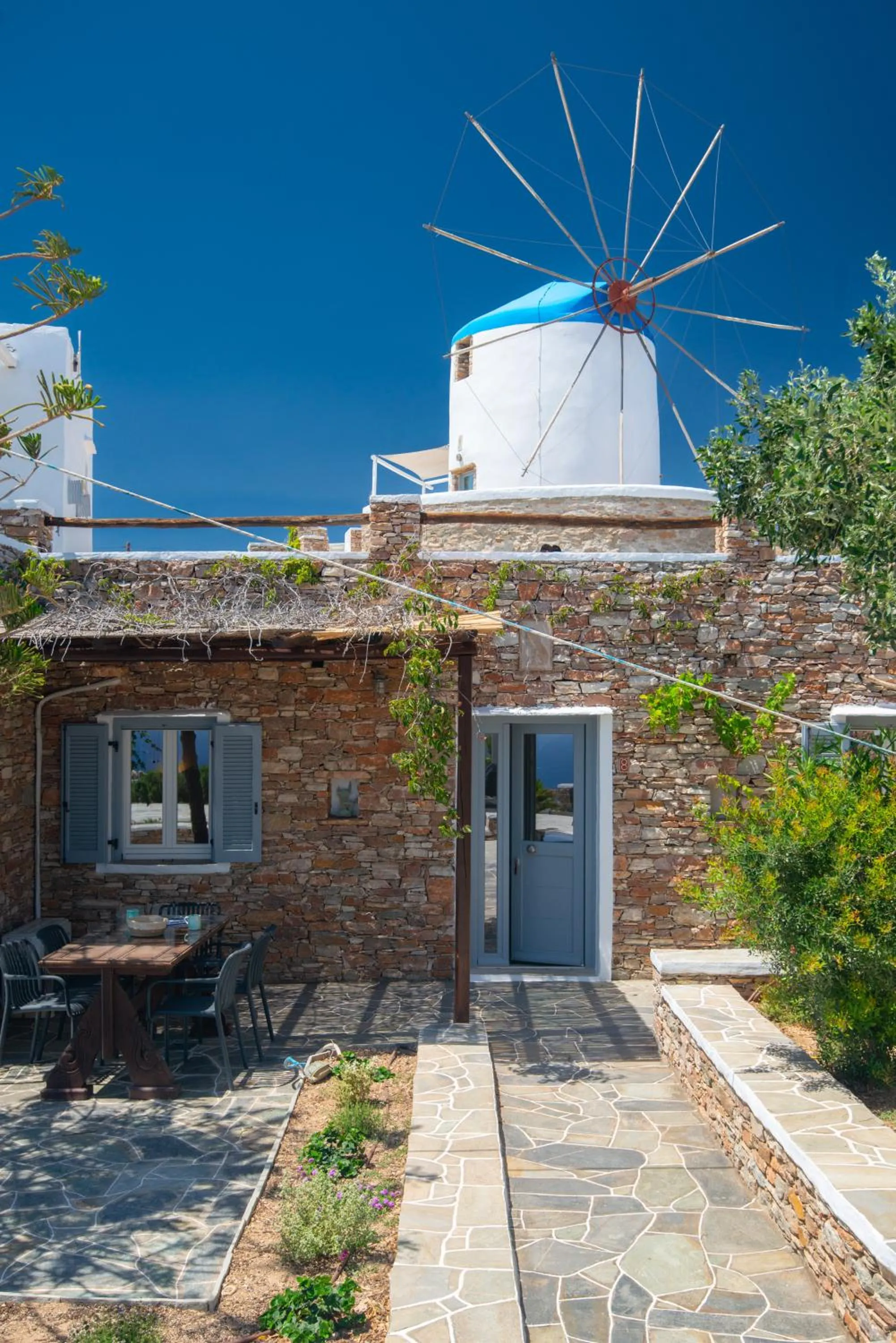 Property building in Windmill Bella Vista