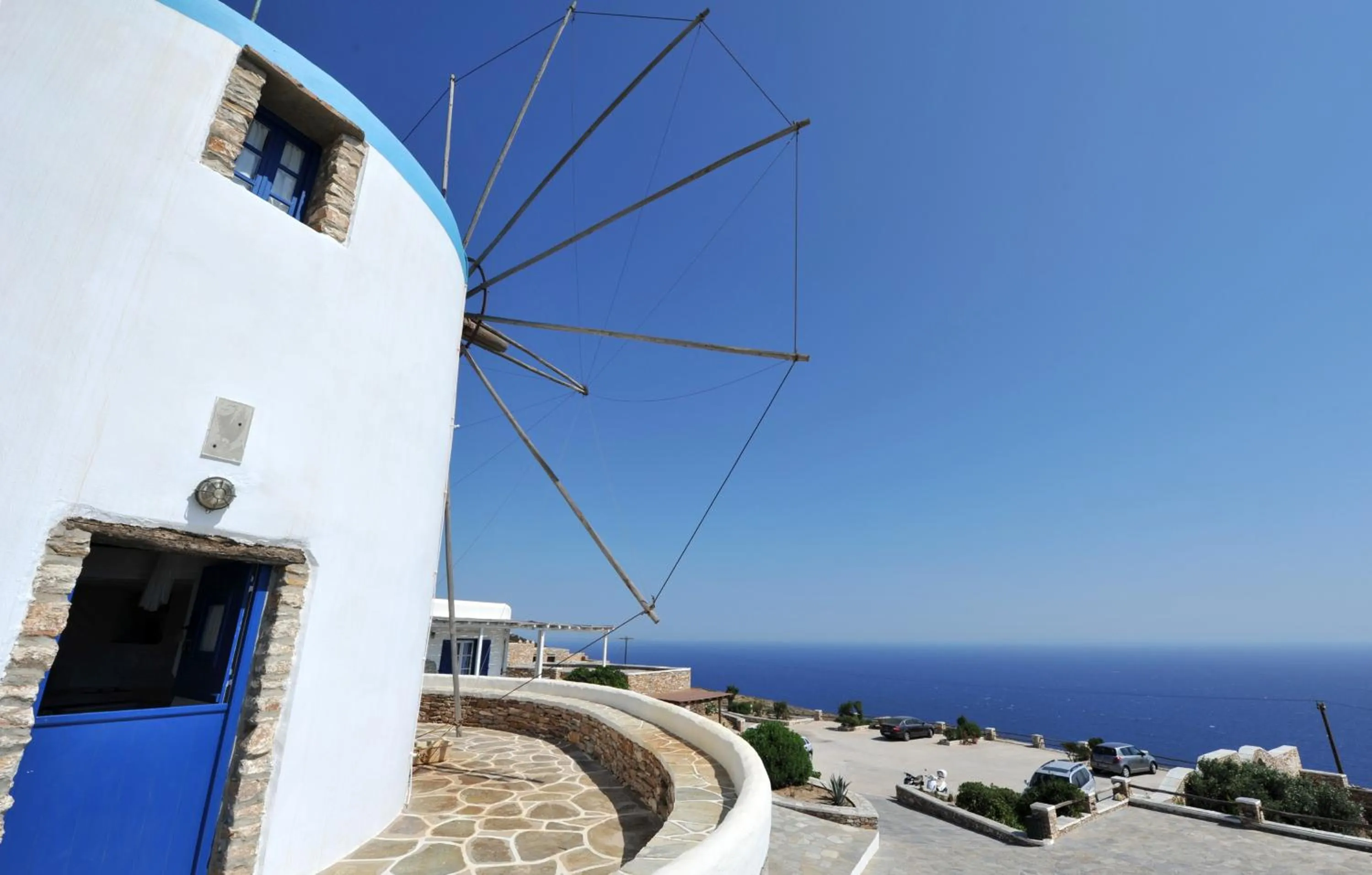 Property building in Windmill Bella Vista