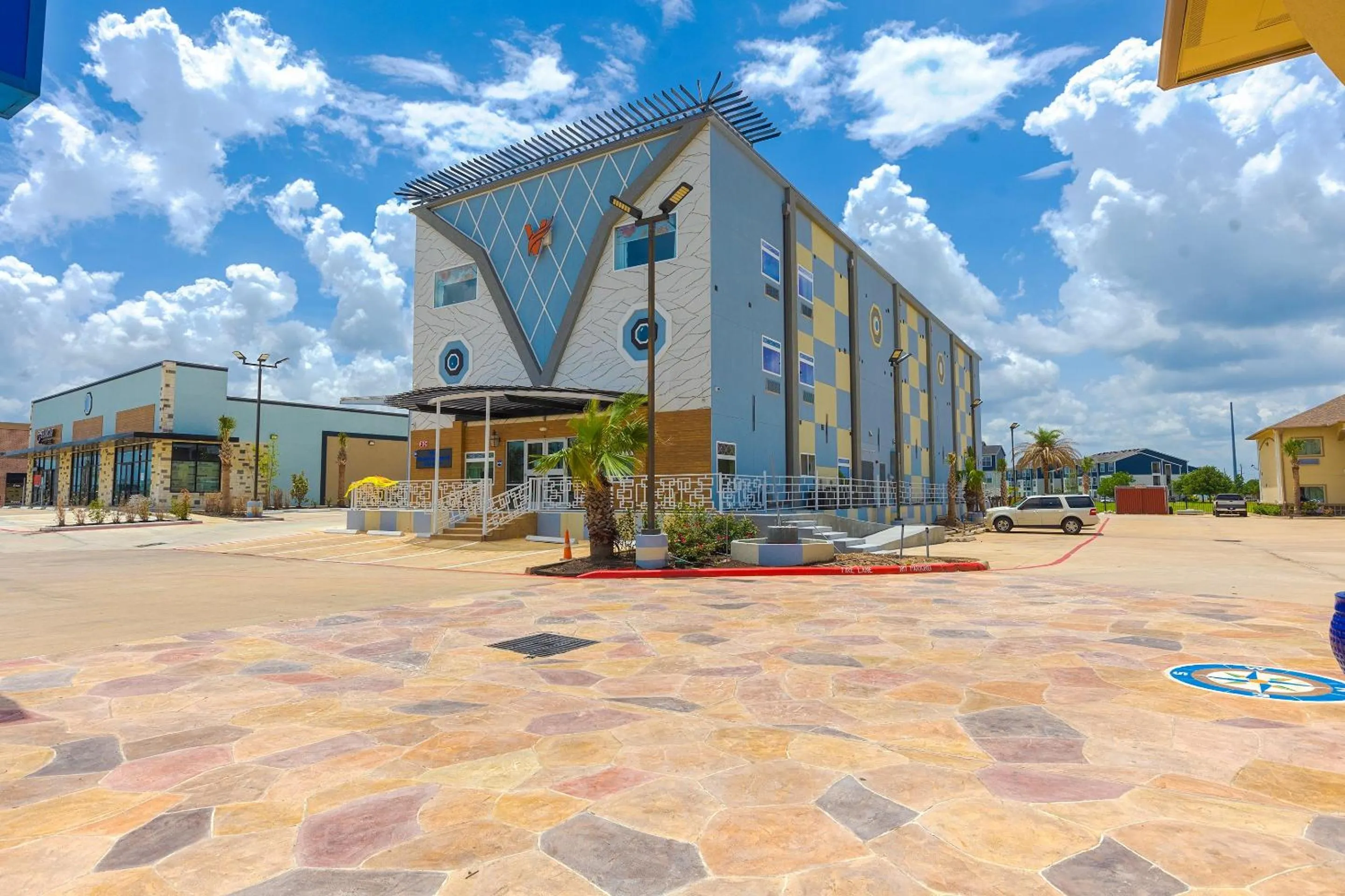 Facade/entrance in La Vyoma Villas, Westpark Hwy 6