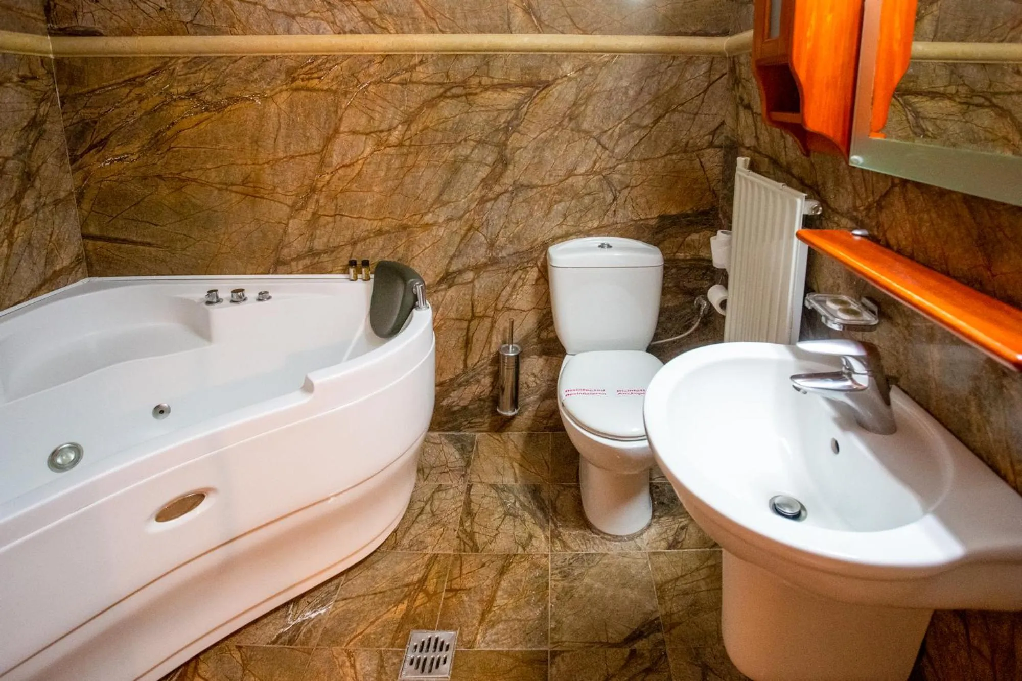 Hot Tub in Hotel Adonis