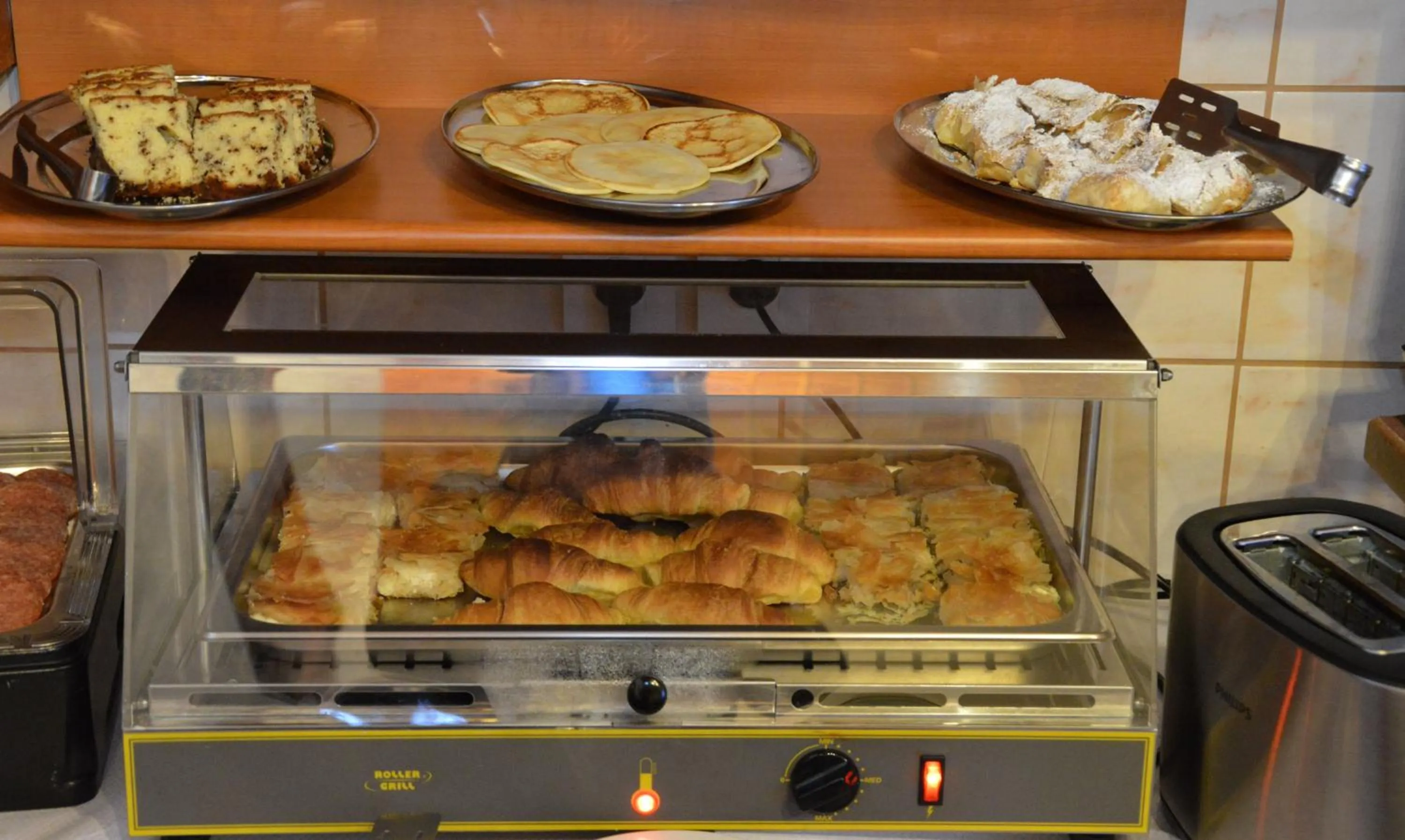 Breakfast in Hotel Adonis