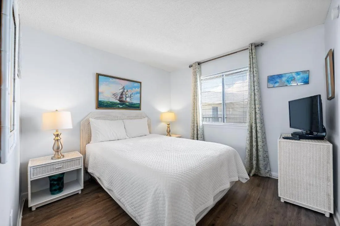 Bed in Gulf Shores Surf & Racquet 715A