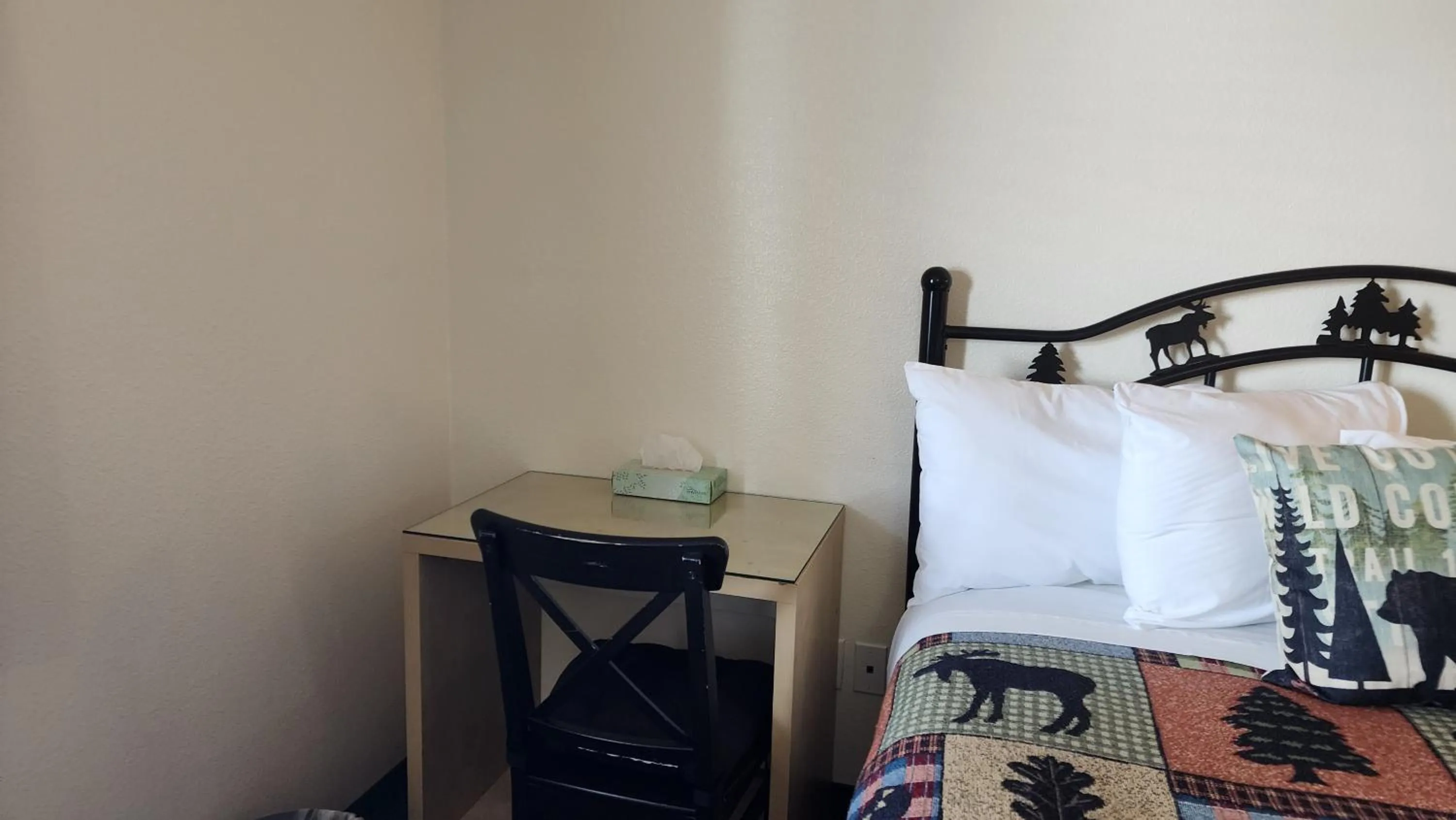 hair dresser in Antlers Inn