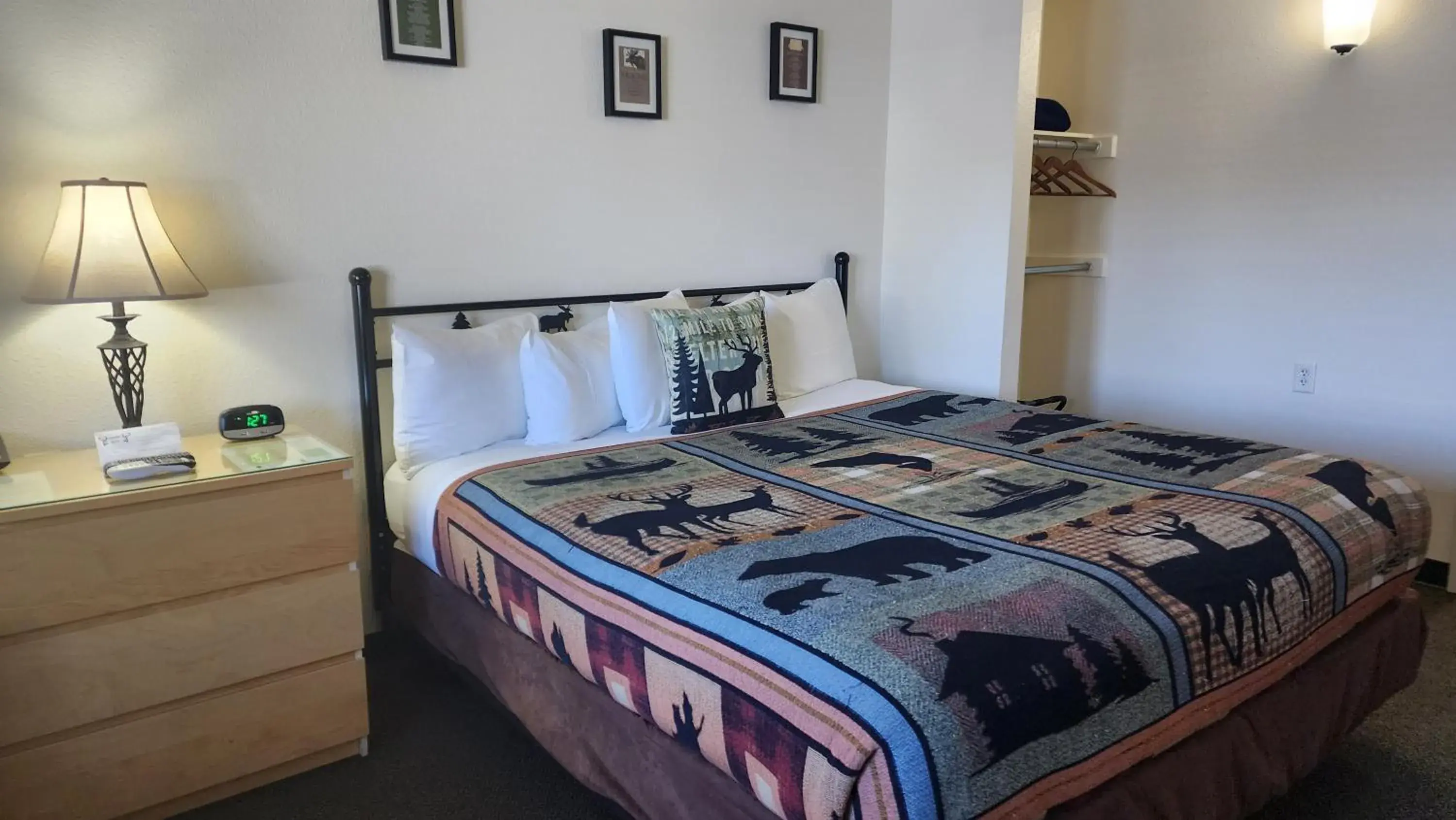 King Room - Disability Access in Antlers Inn King Room - Disability Access in Antlers Inn