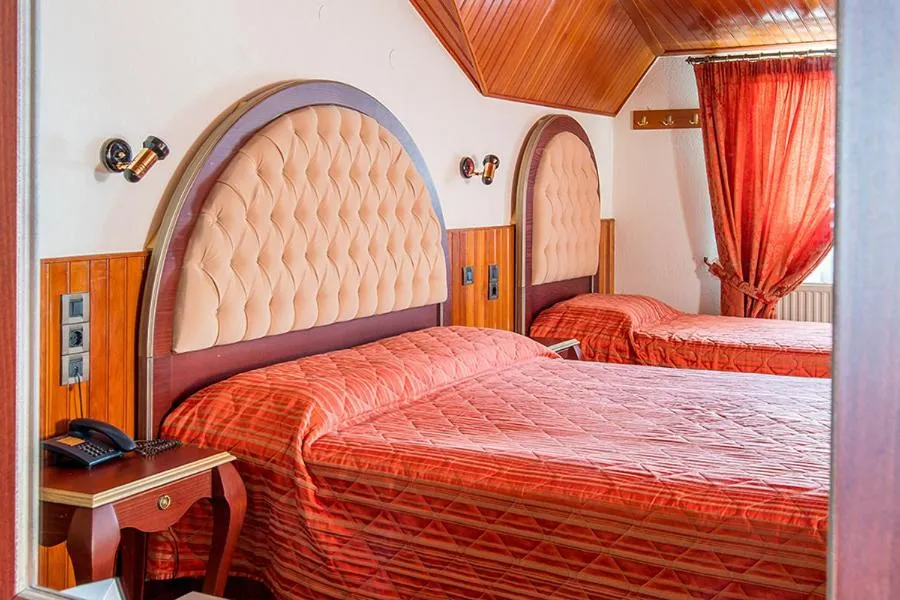 Bed in Hotel Apollon