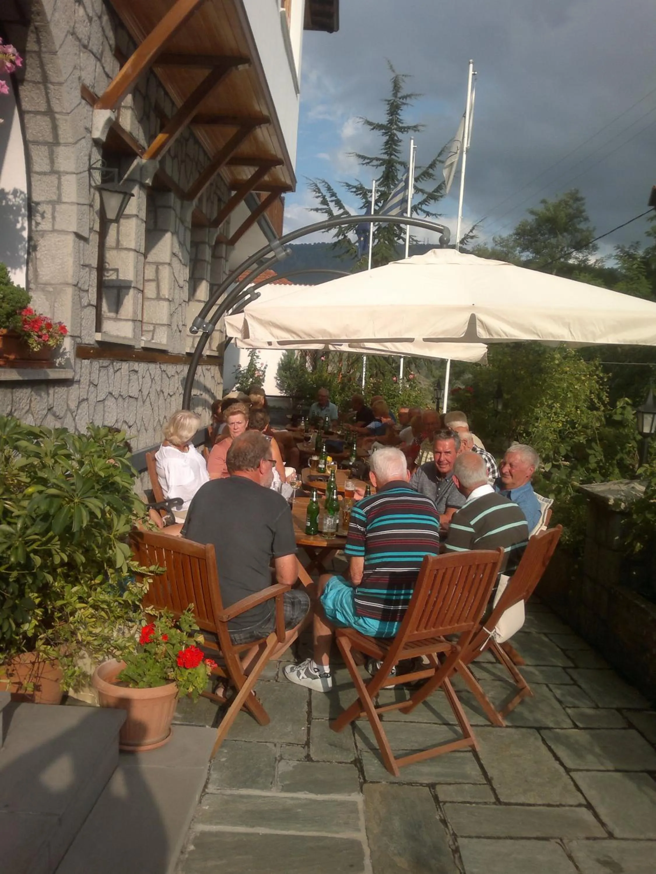 Restaurant/places to eat in Hotel Apollon